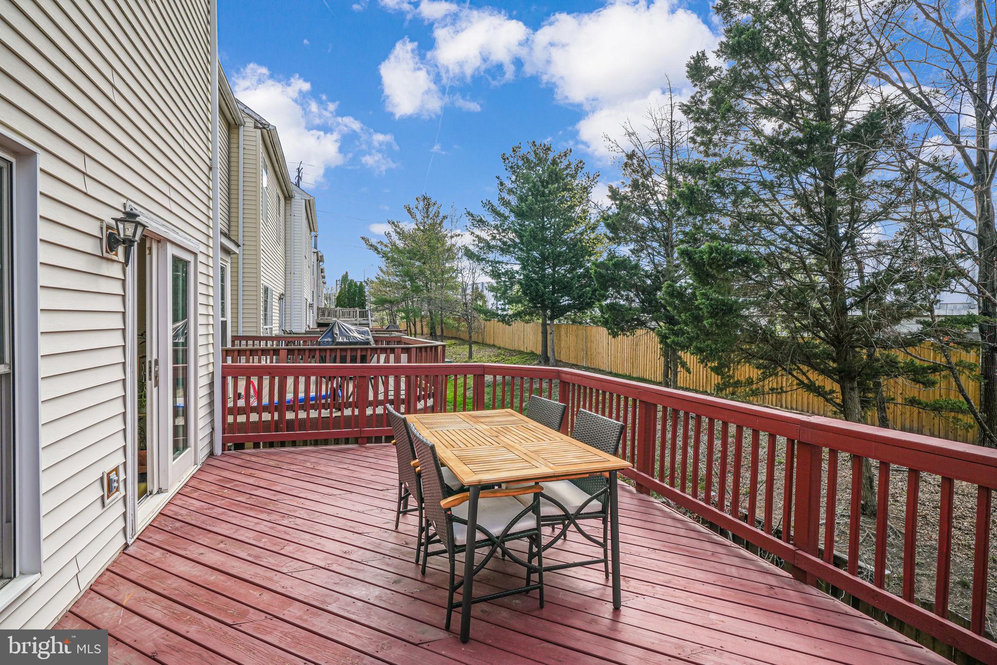 FAIR LAKES - Residential