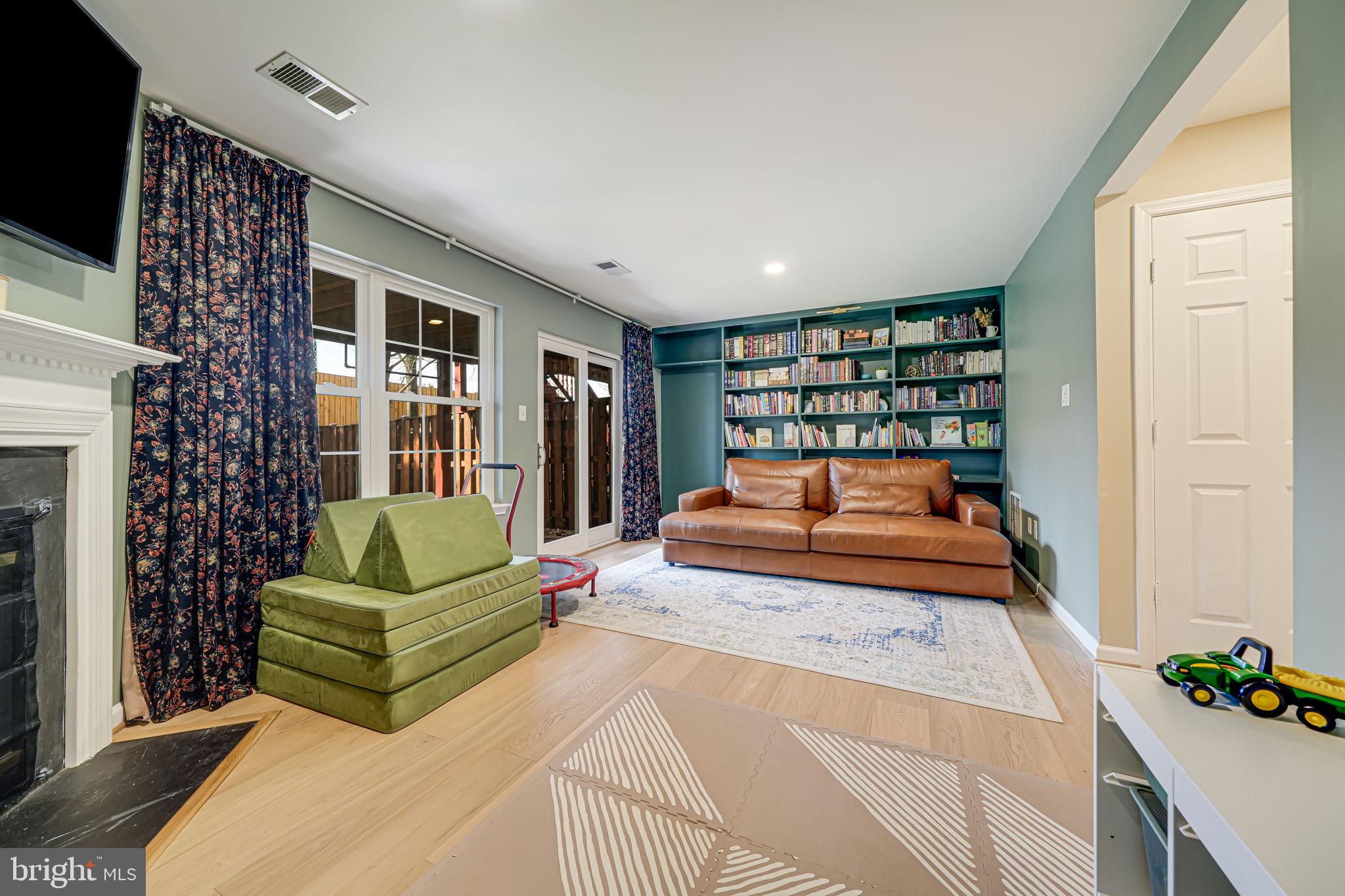 FAIR LAKES - Residential