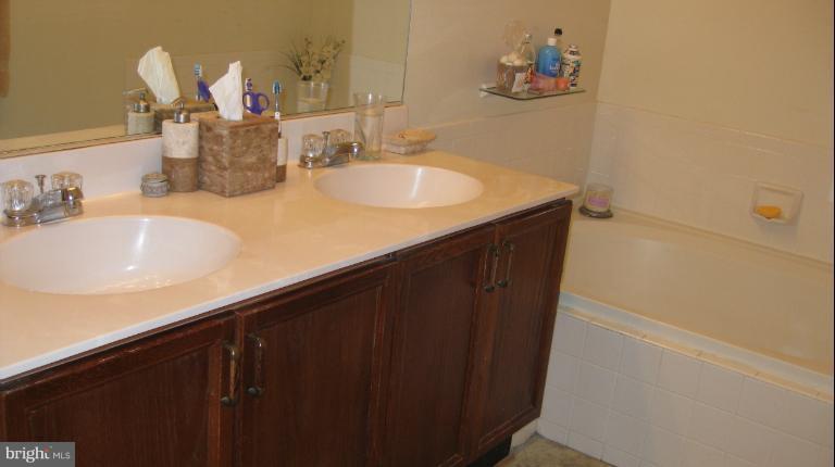 KINGSTOWNE - Residential Lease