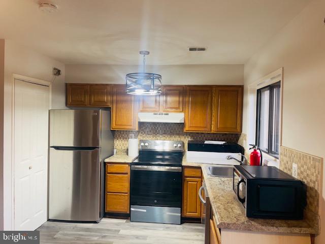 RESTON - Residential Lease