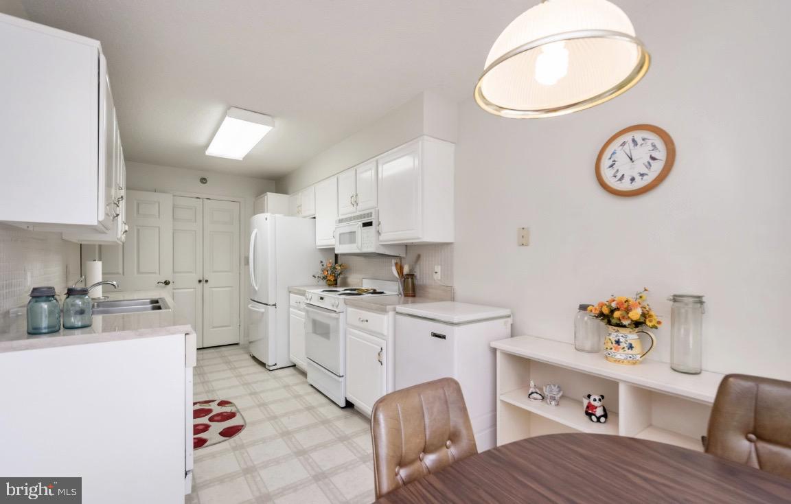 LEISURE WORLD - Residential