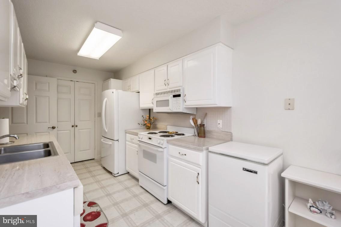 LEISURE WORLD - Residential