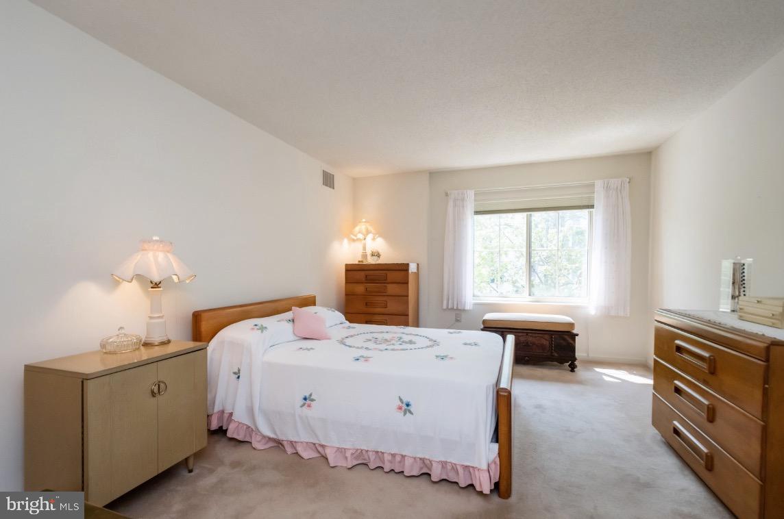 LEISURE WORLD - Residential