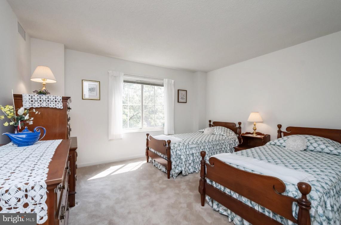 LEISURE WORLD - Residential