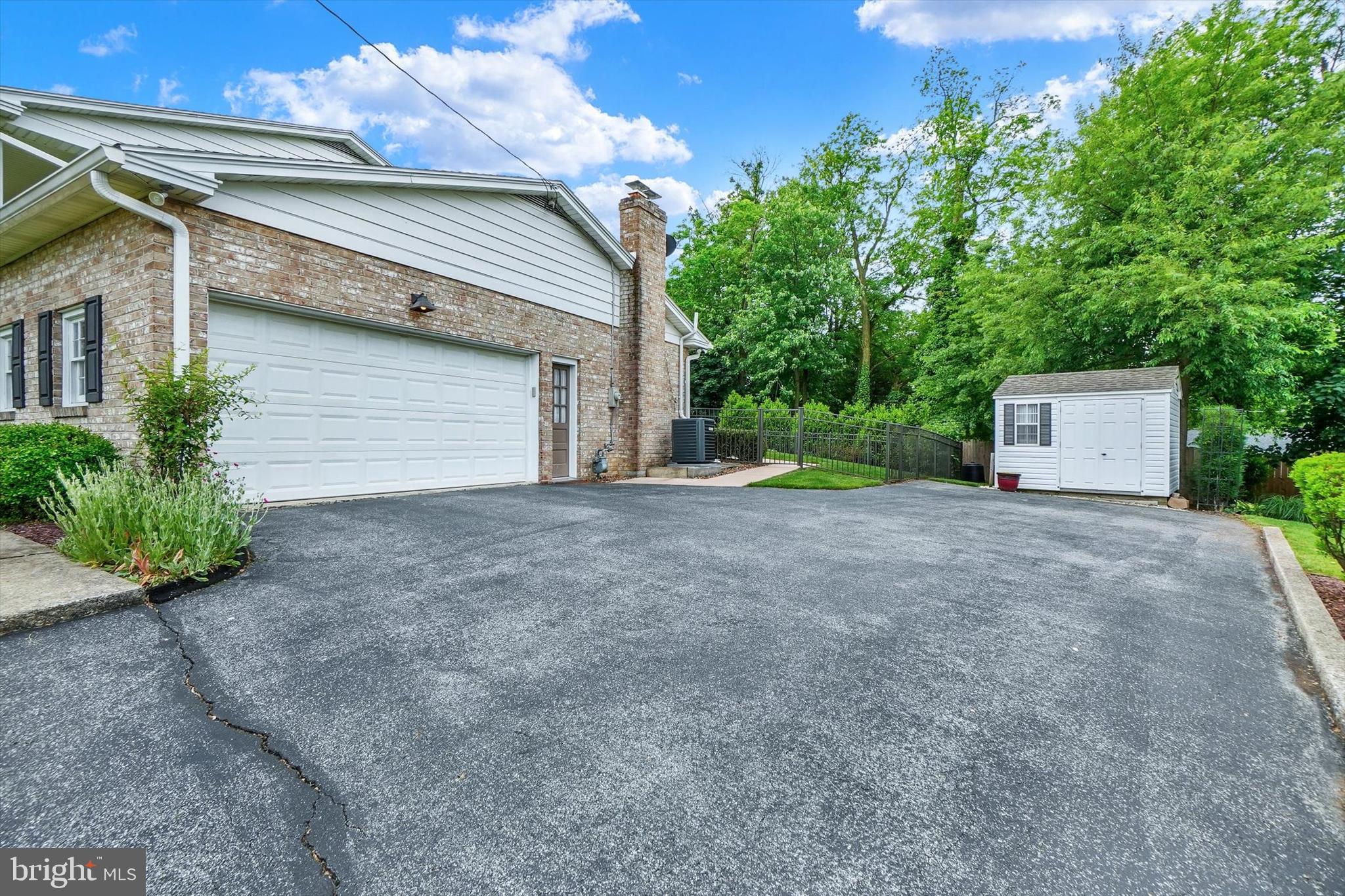 2925 BROXTON LANE