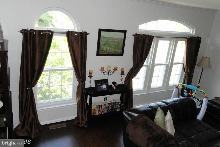 HAWTHORNE - Residential Lease