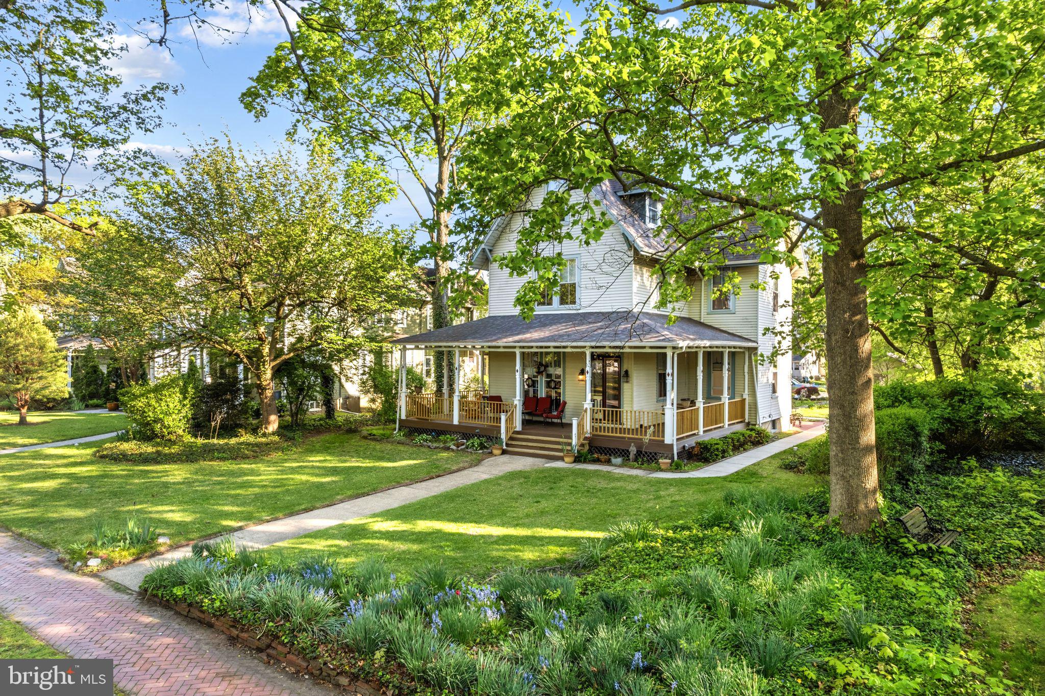 406 LIPPINCOTT AVENUE