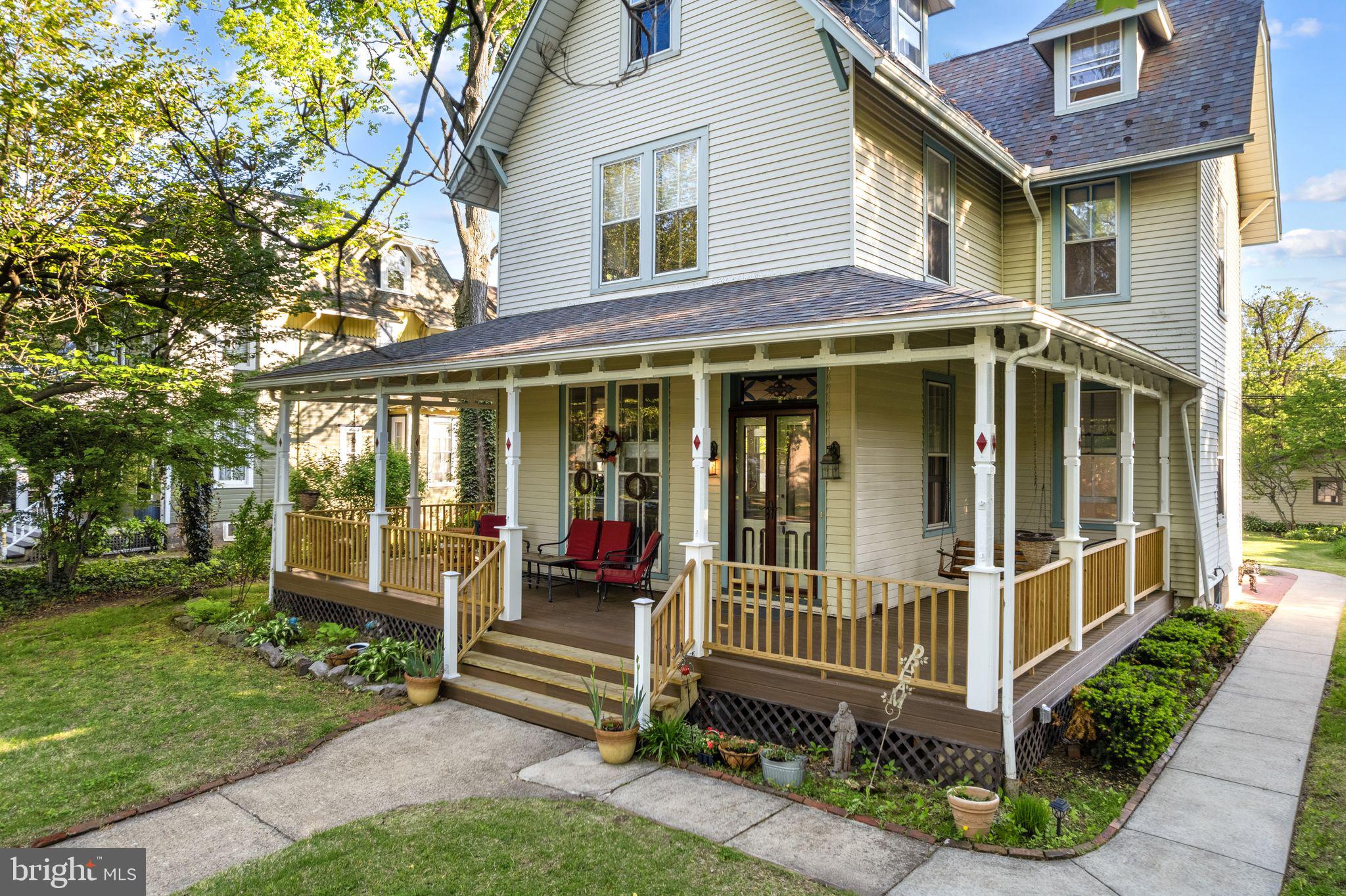 406 LIPPINCOTT AVENUE
