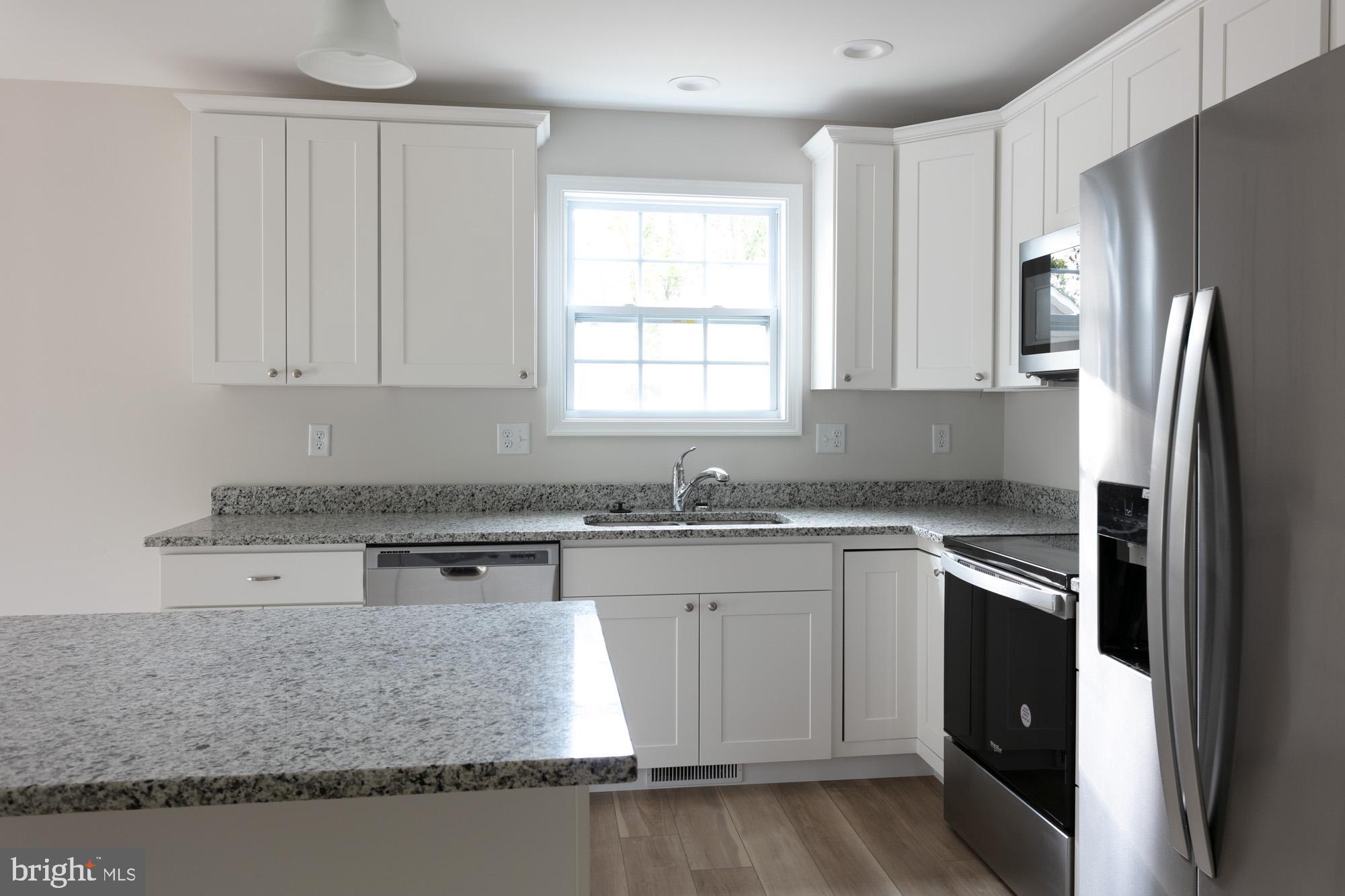 MIDDLE CREEK MANOR - Residential