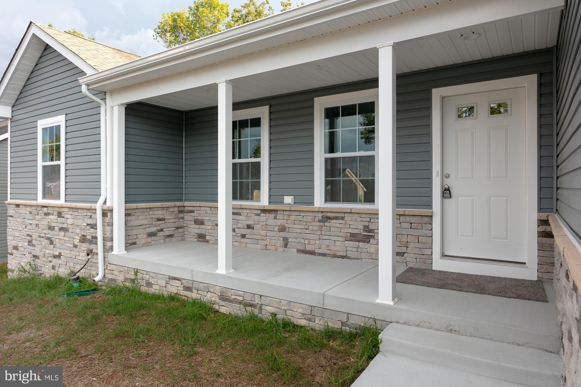 MIDDLE CREEK MANOR - Residential