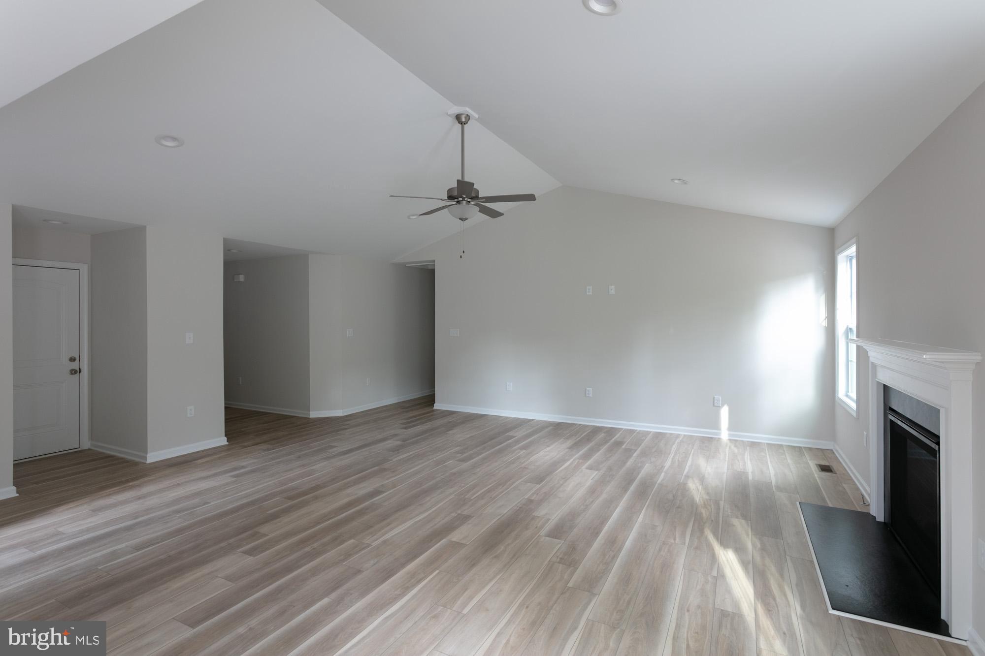 MIDDLE CREEK MANOR - Residential