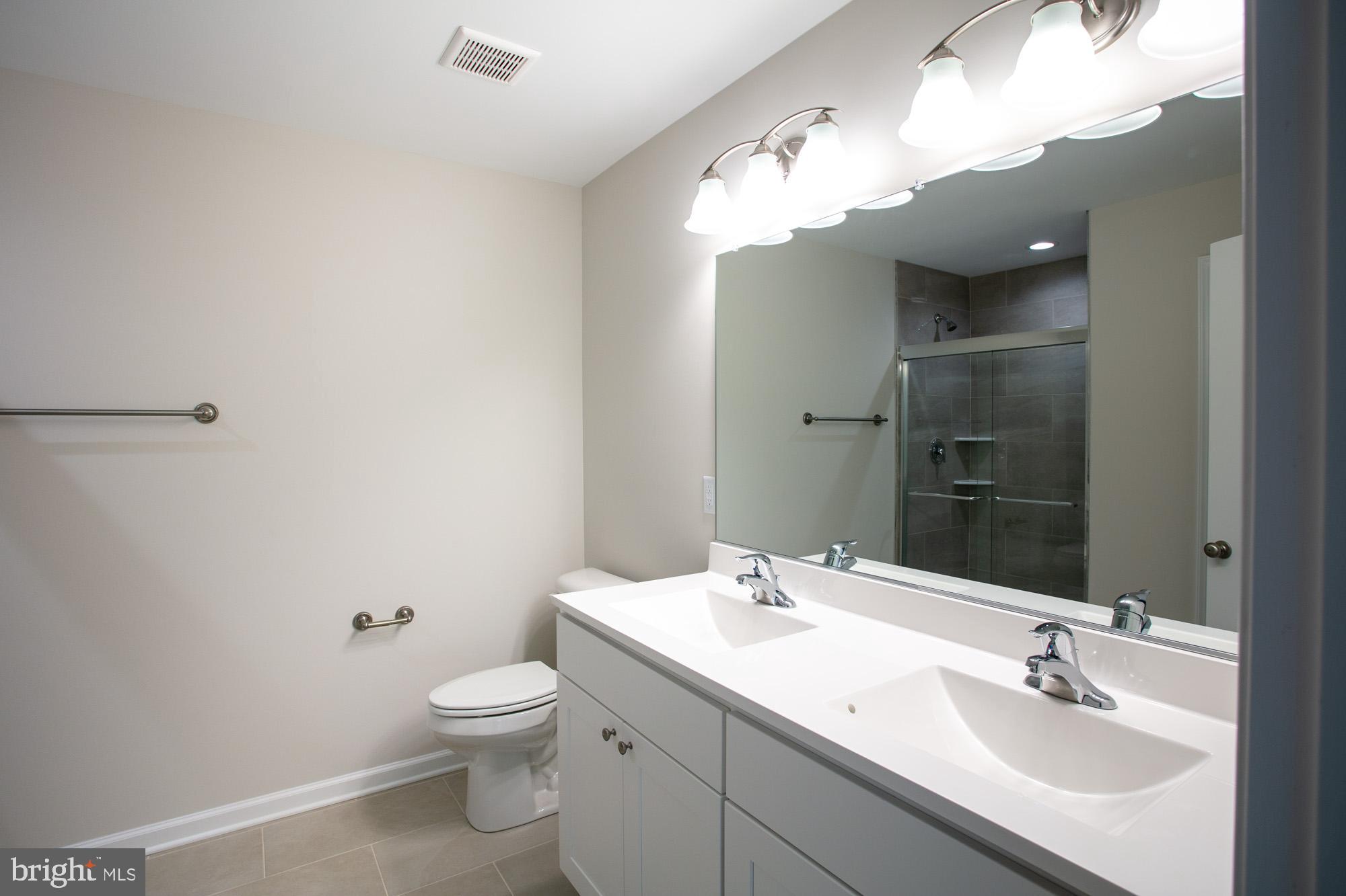 MIDDLE CREEK MANOR - Residential