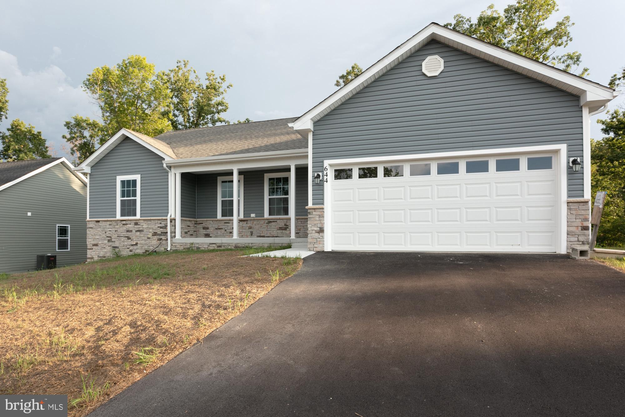 MIDDLE CREEK MANOR - Residential