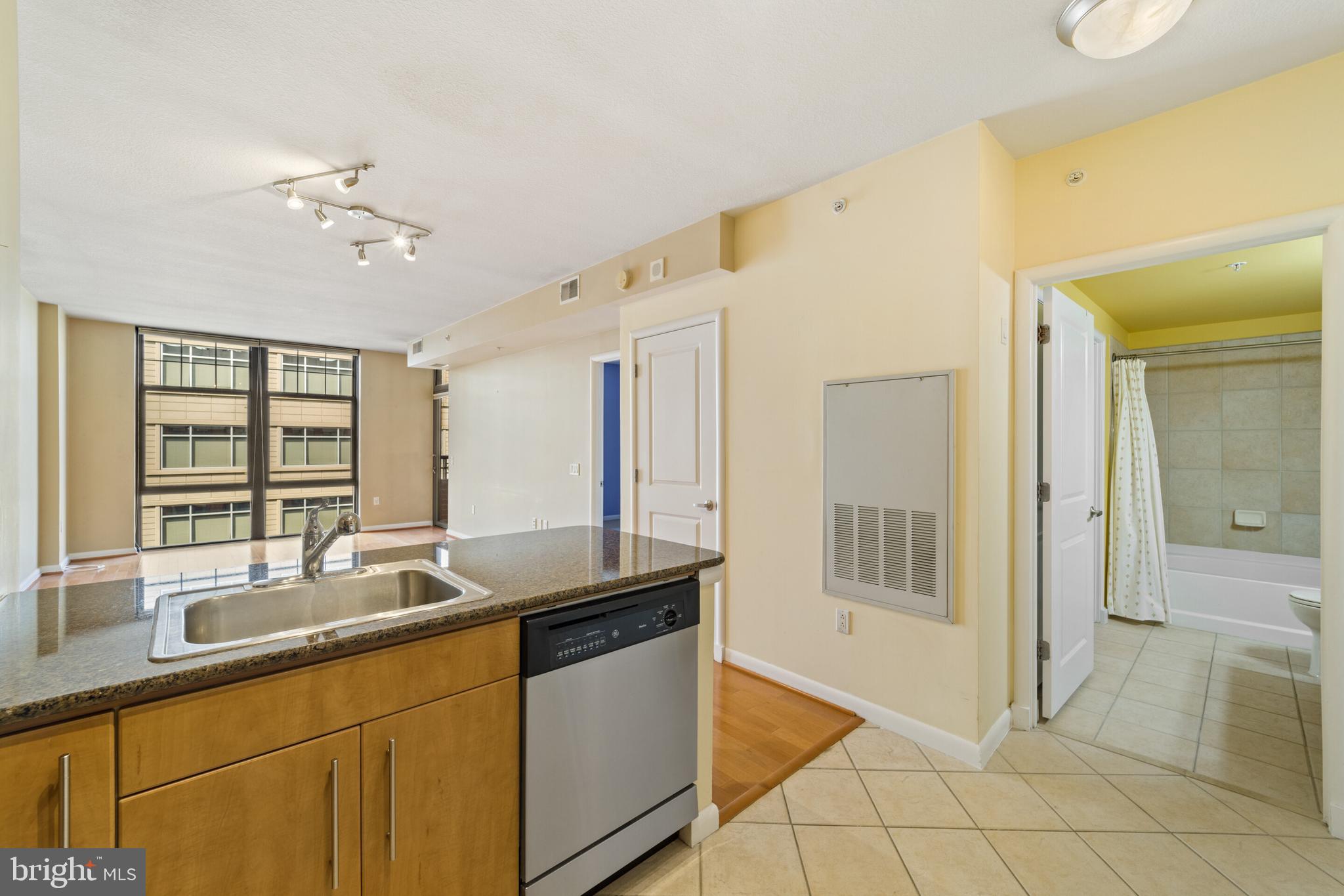 CLARENDON - Residential Lease