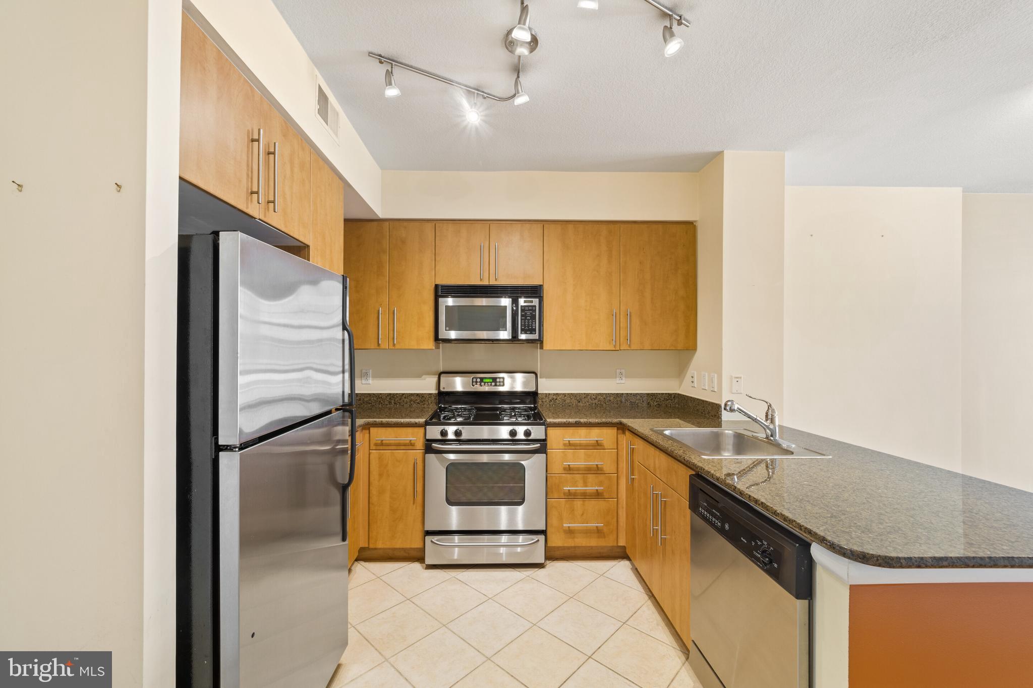 CLARENDON - Residential Lease