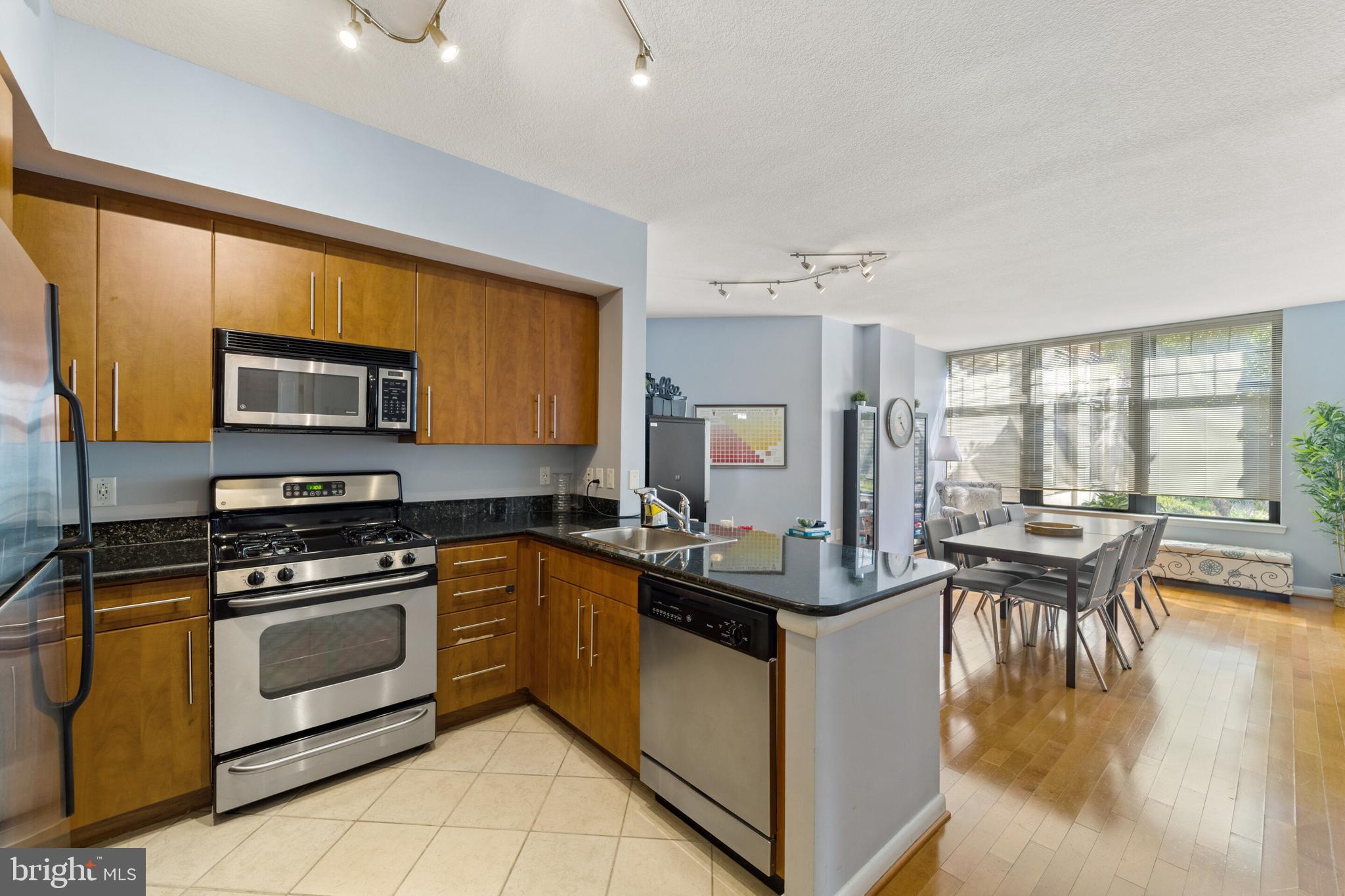 CLARENDON - Residential Lease