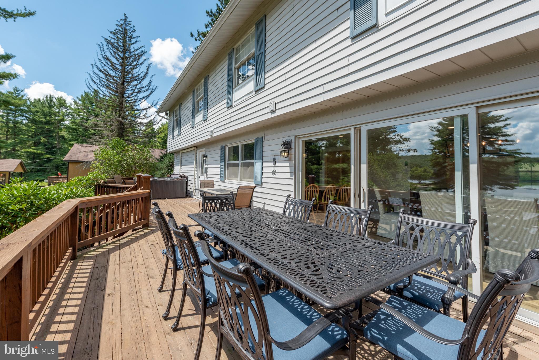 PARADISE POINT - Residential