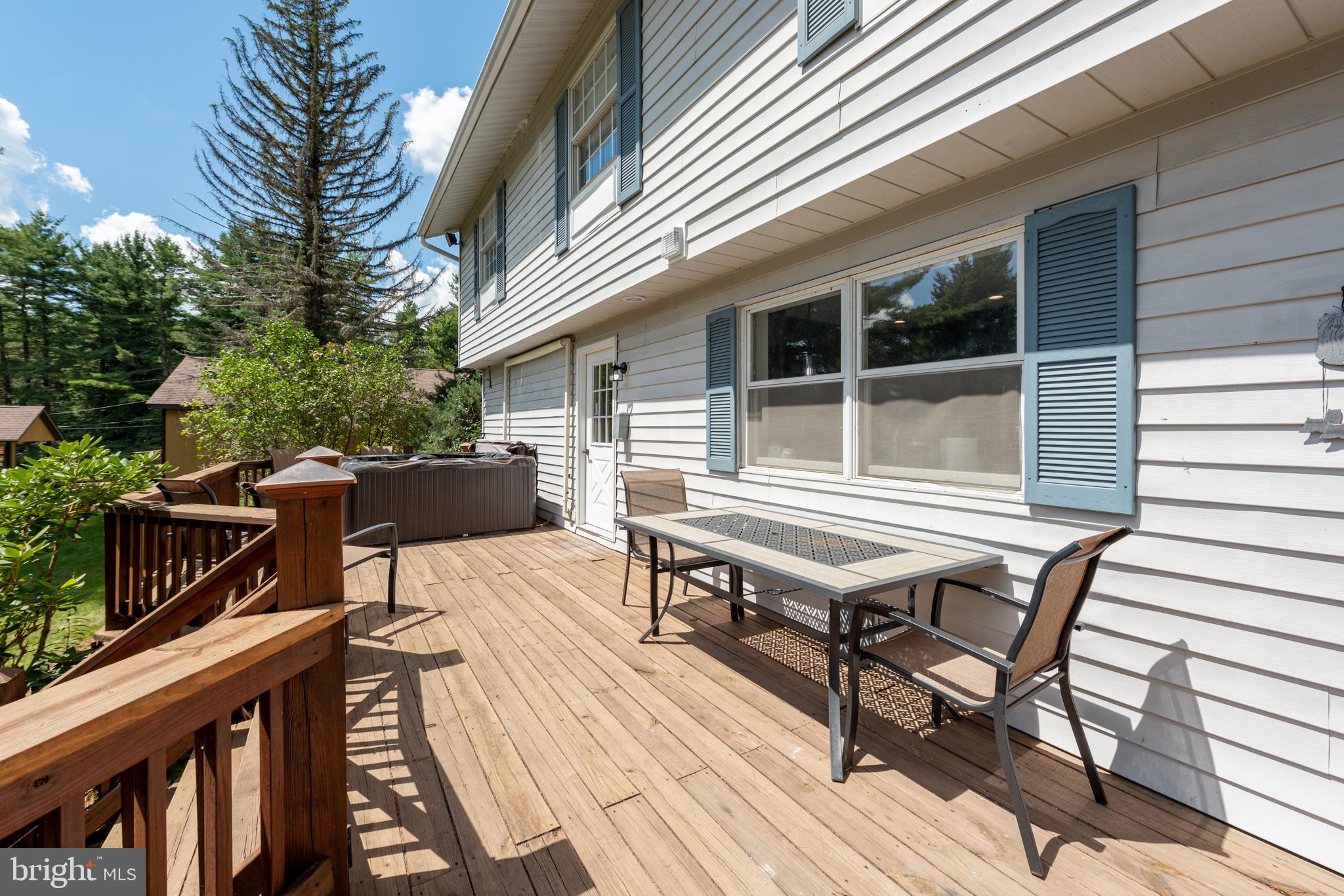 PARADISE POINT - Residential