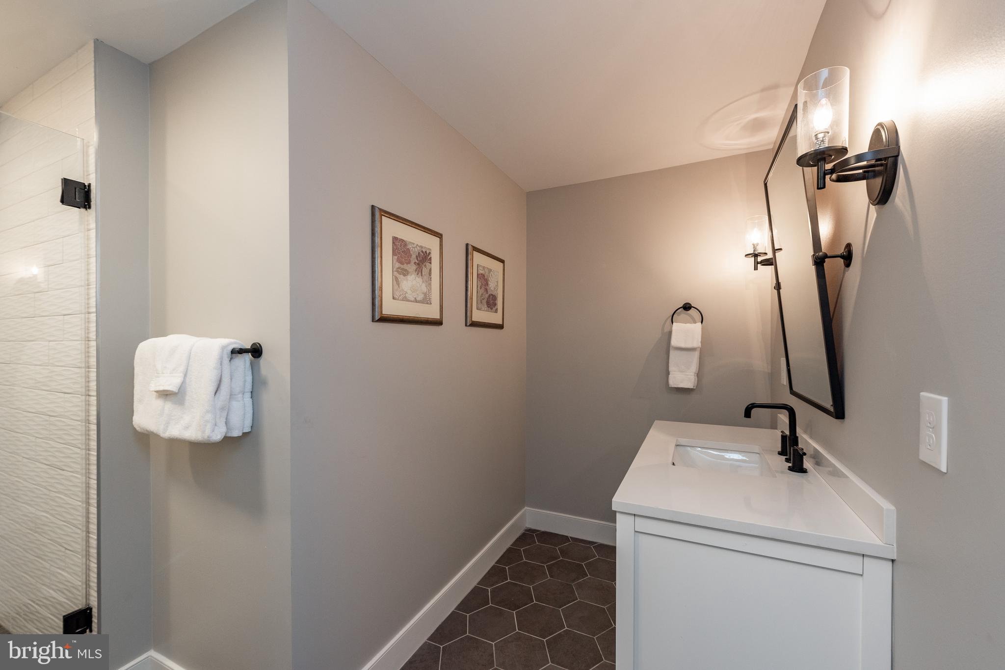 PARADISE POINT - Residential