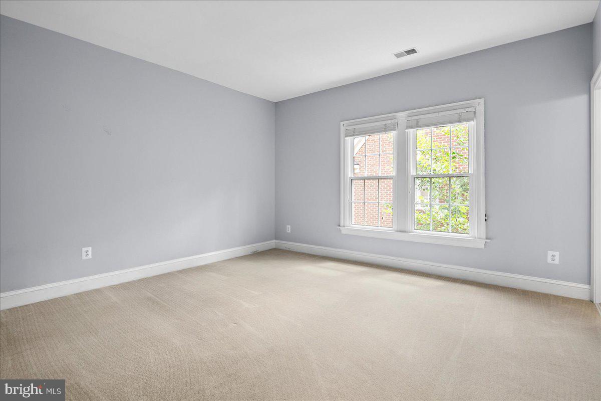 WILSHYRE OF MCLEAN - Residential