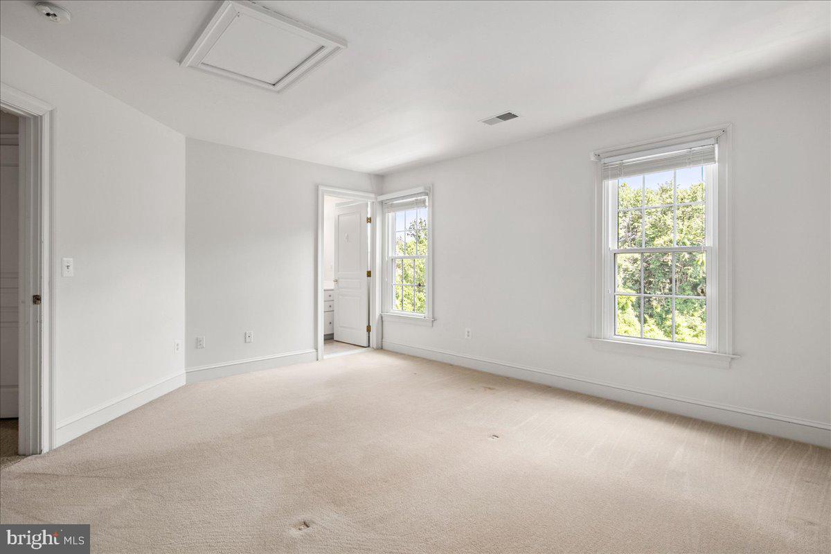 WILSHYRE OF MCLEAN - Residential