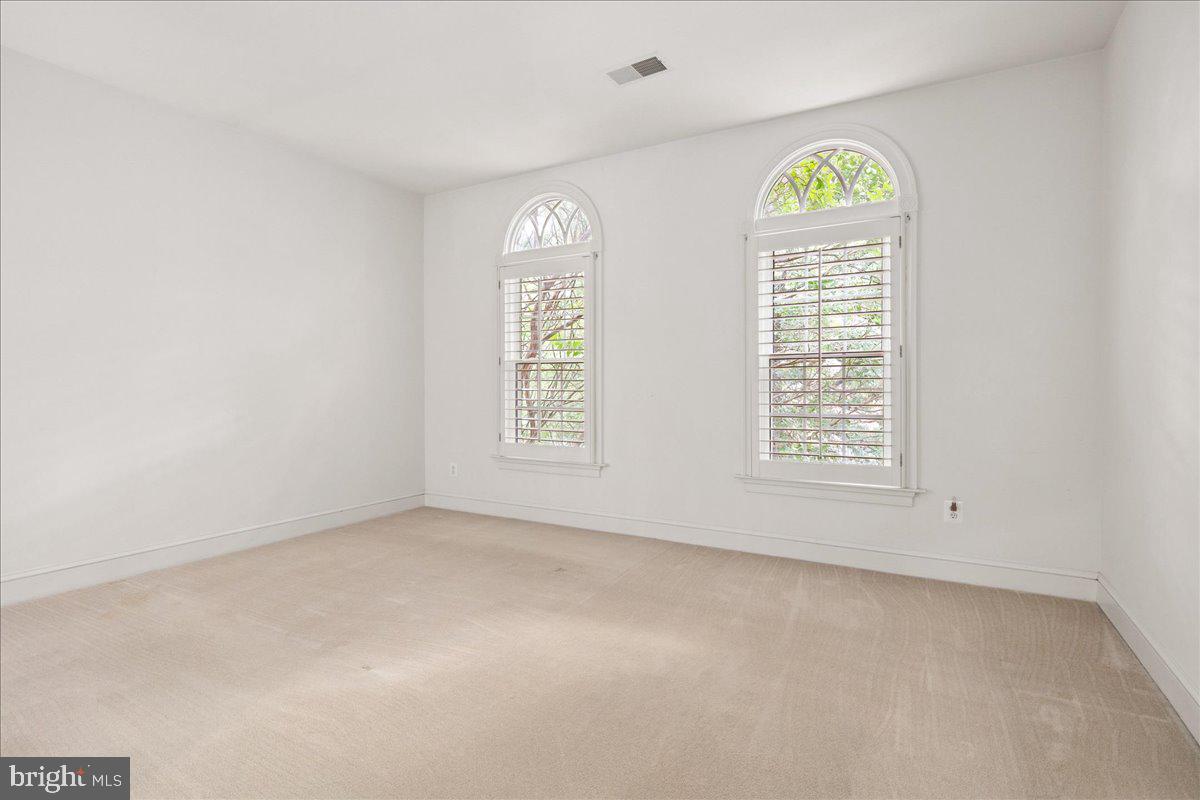 WILSHYRE OF MCLEAN - Residential