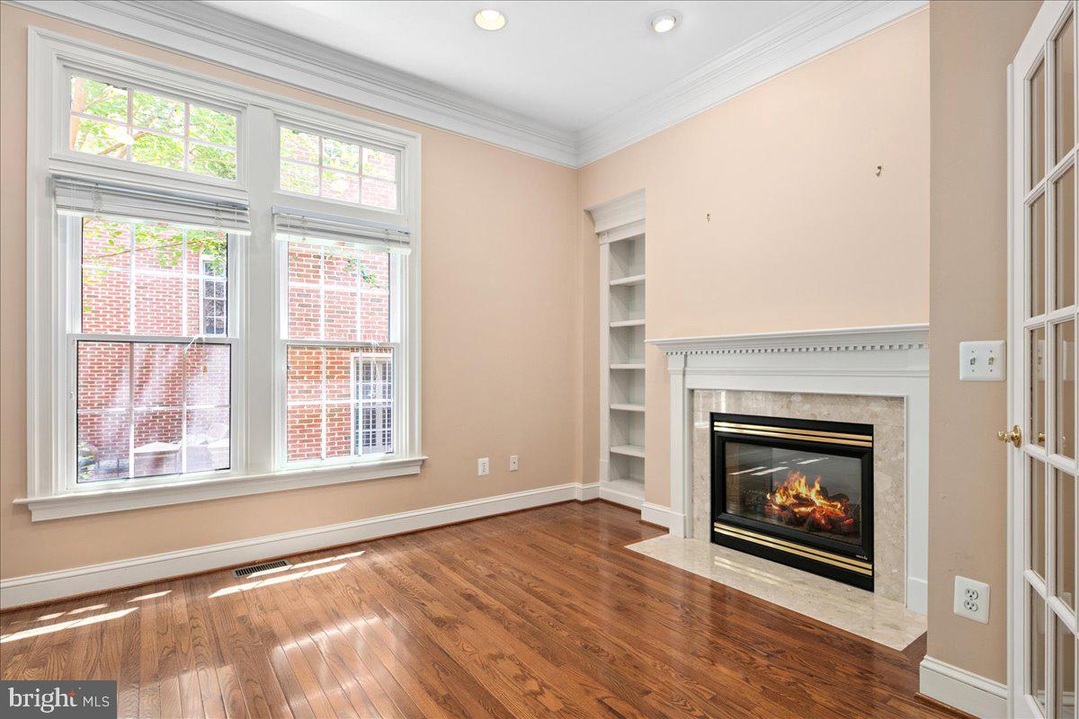 WILSHYRE OF MCLEAN - Residential