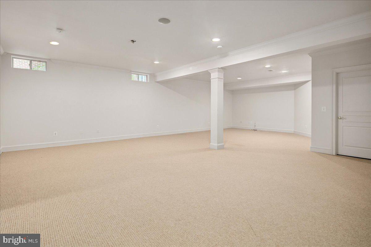 WILSHYRE OF MCLEAN - Residential