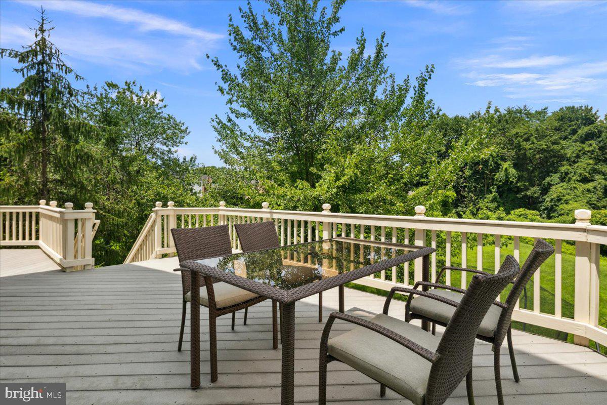 WILSHYRE OF MCLEAN - Residential