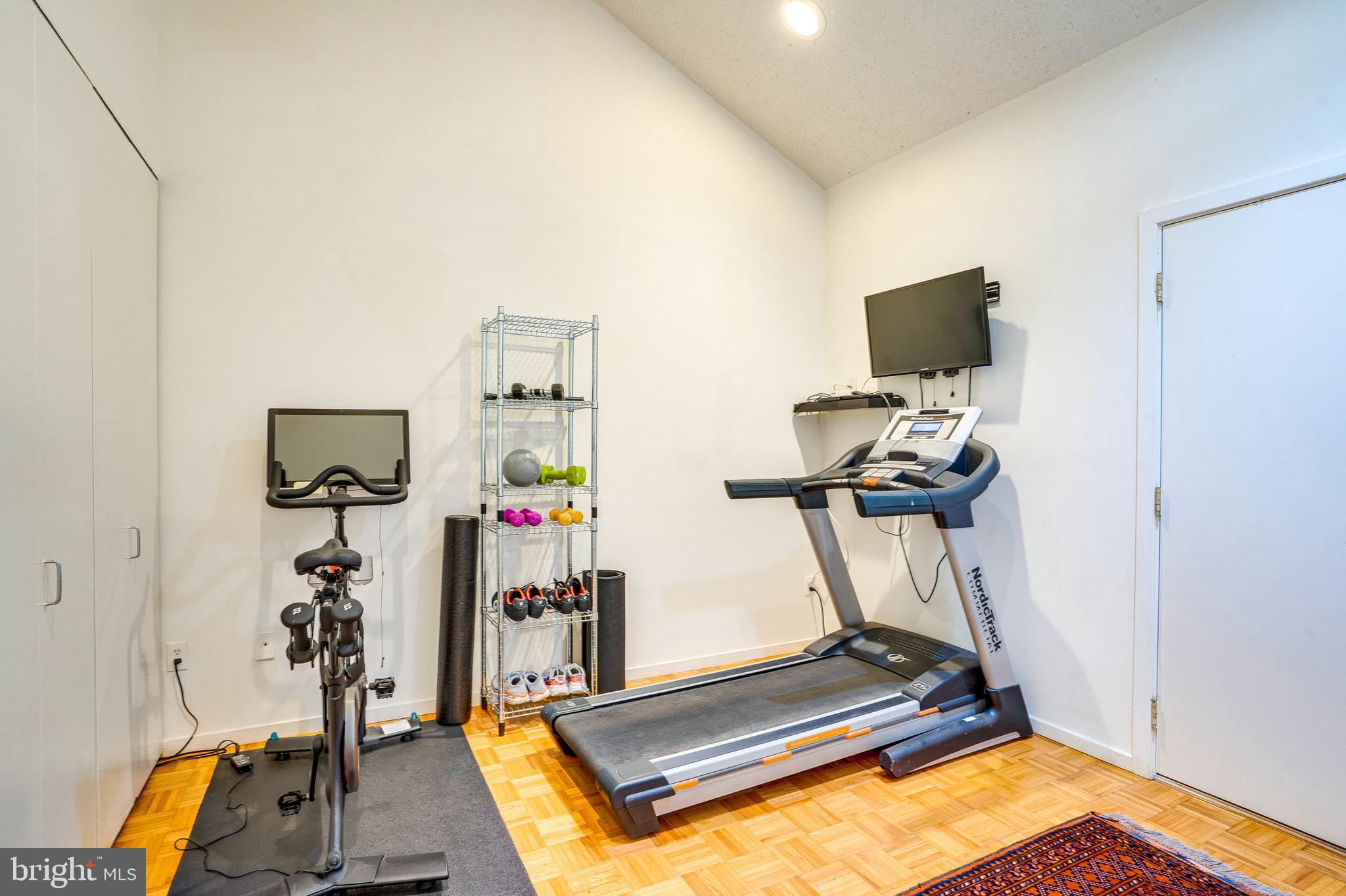 RESTON - Residential