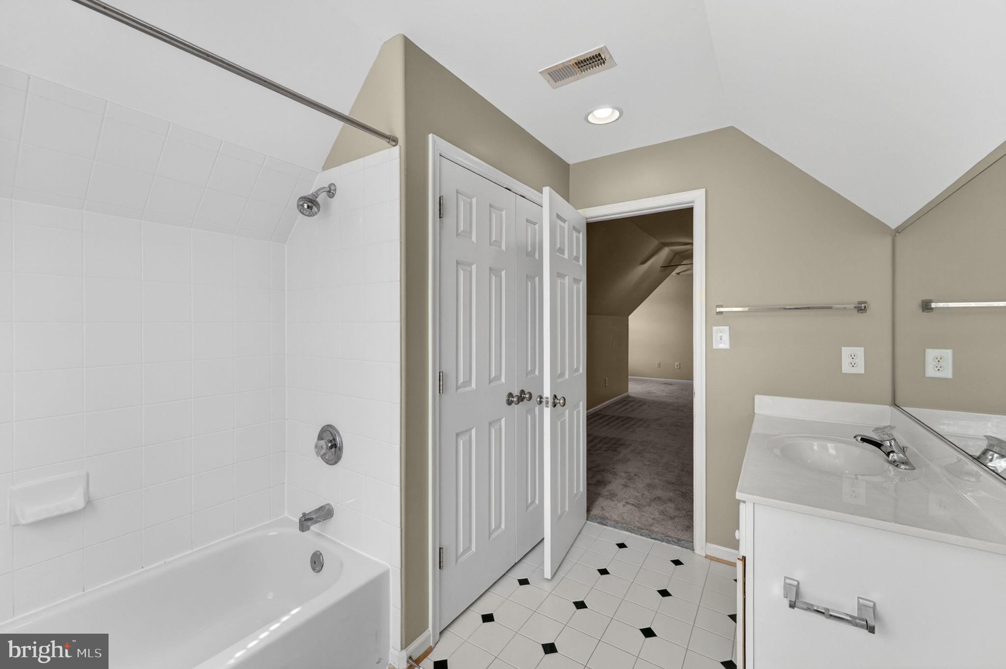 SILVER CUP - Residential