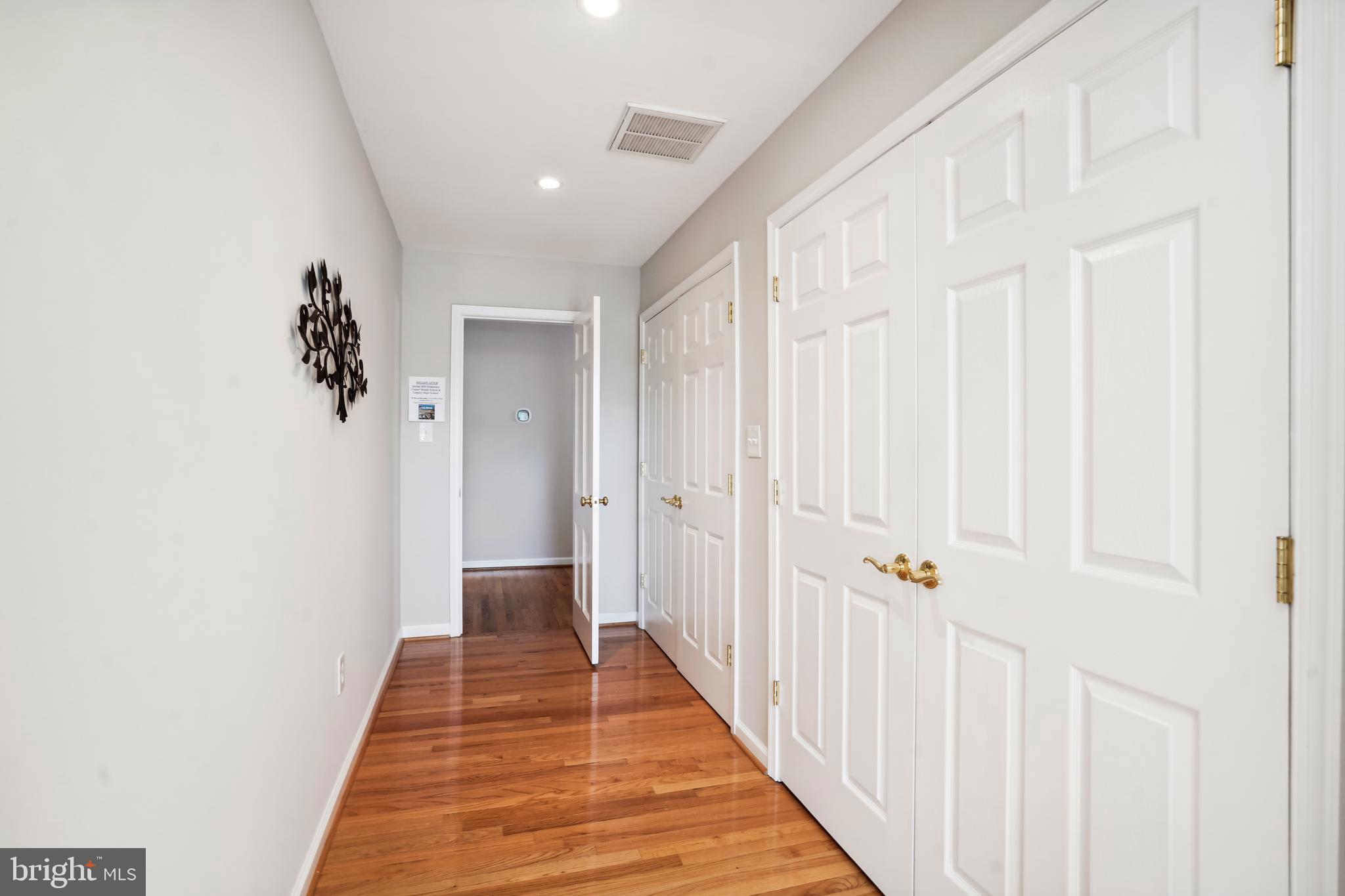 MC LEAN HAMLET - Residential