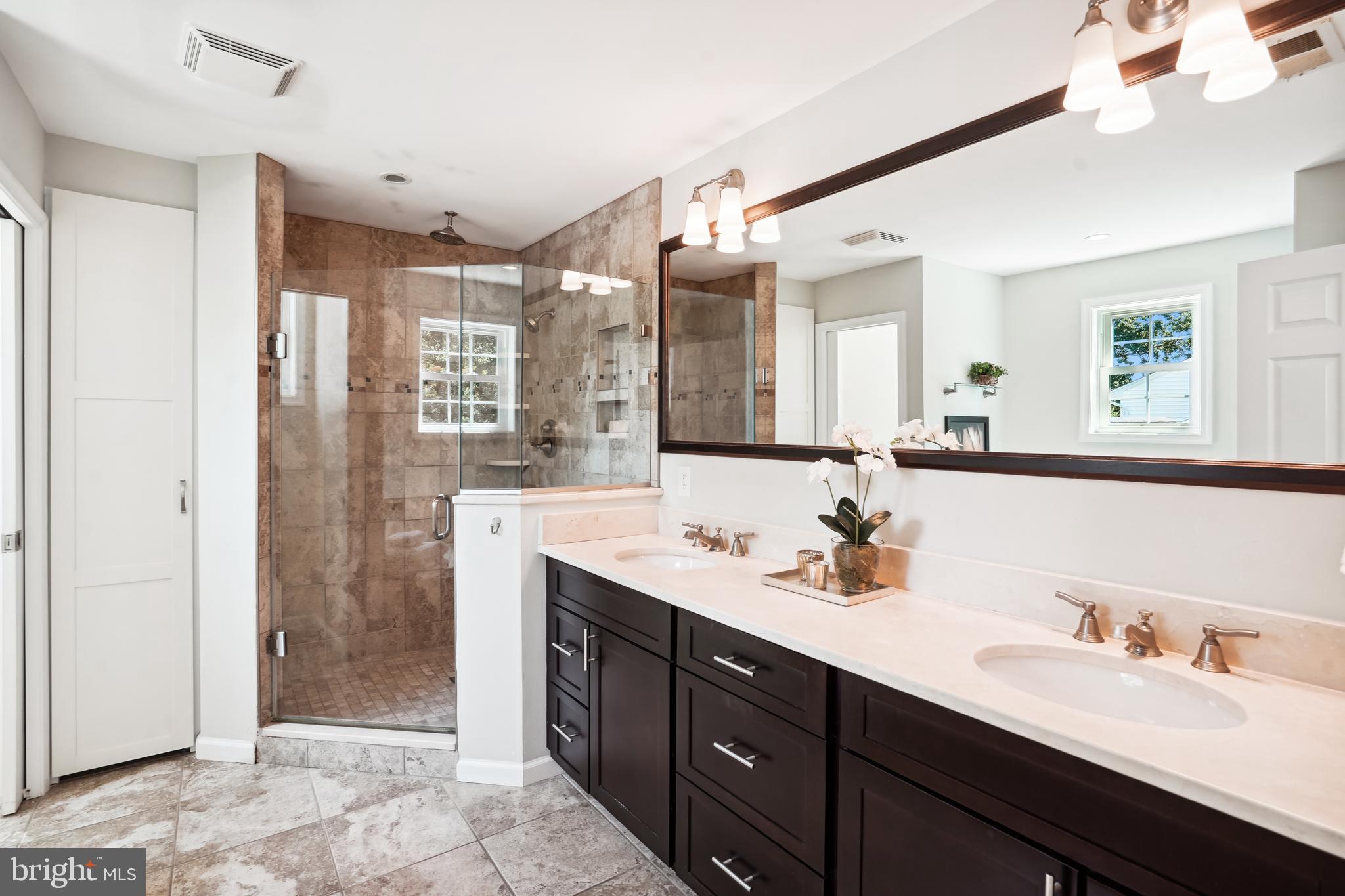 MC LEAN HAMLET - Residential