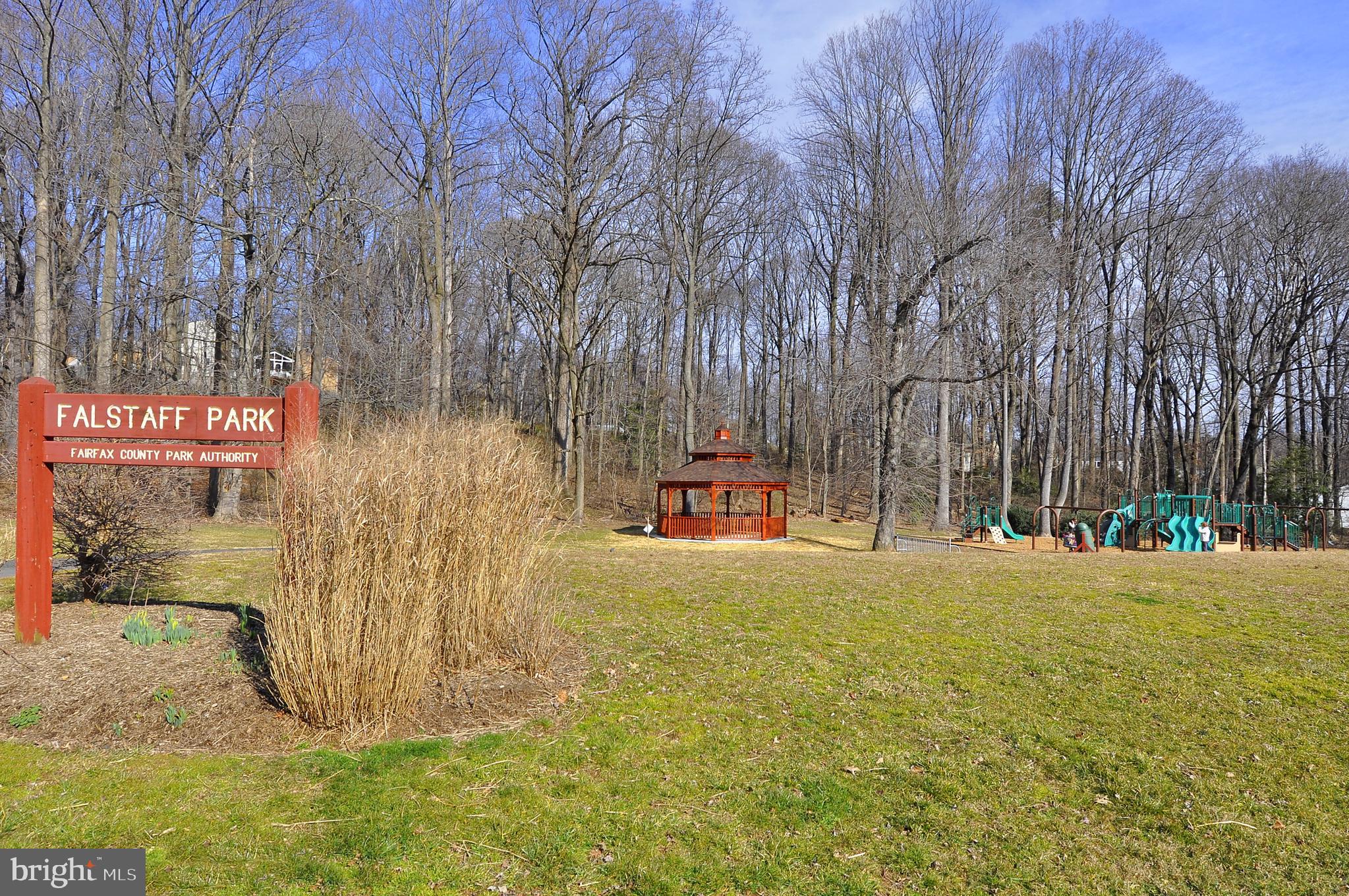 MC LEAN HAMLET - Residential