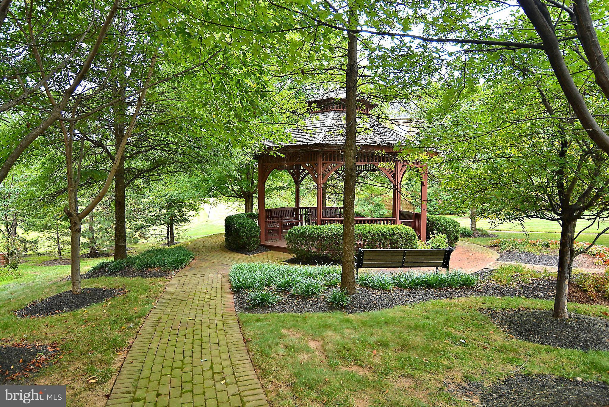 MC LEAN HAMLET - Residential