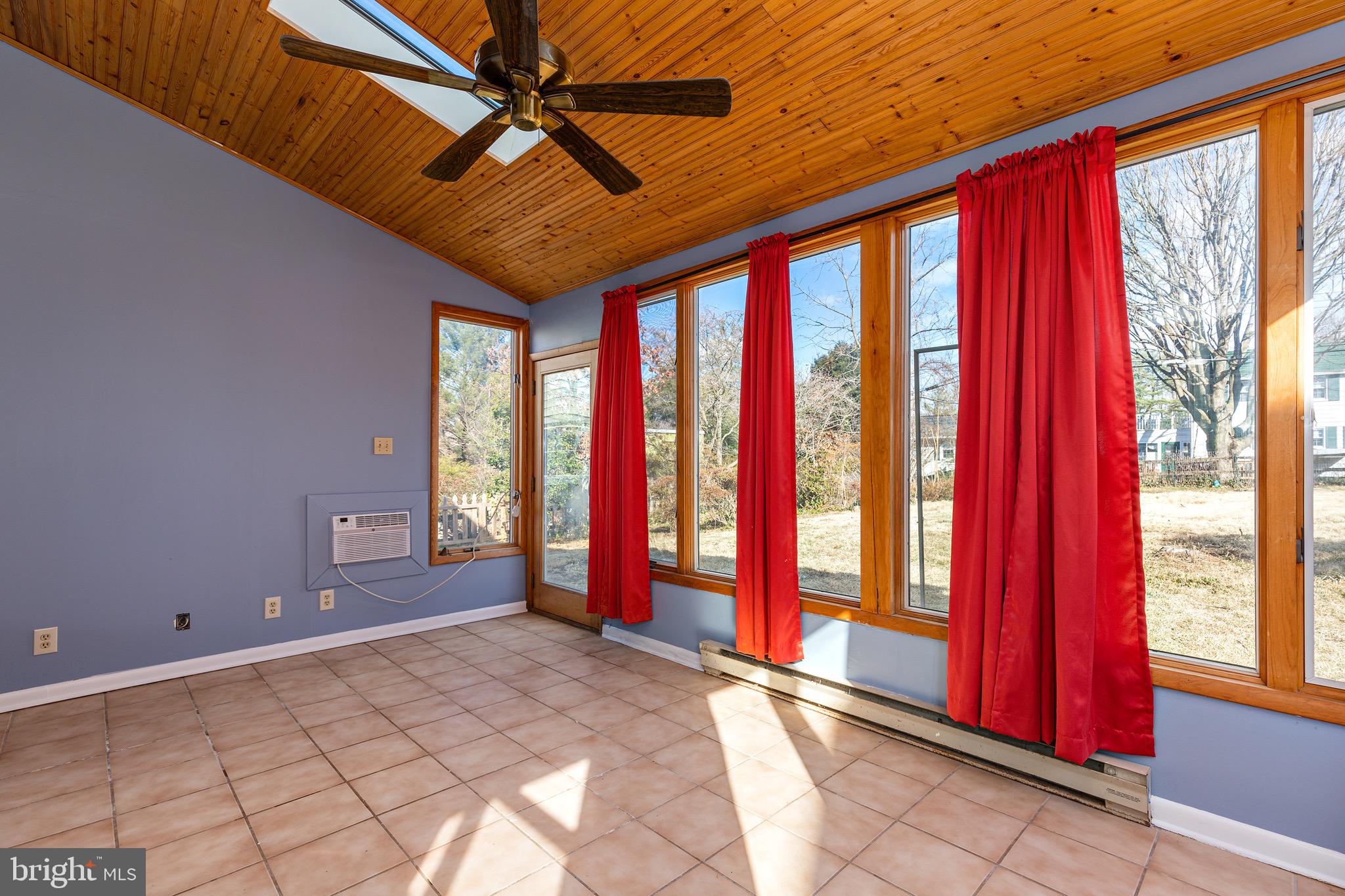 LOCH HILL - Residential