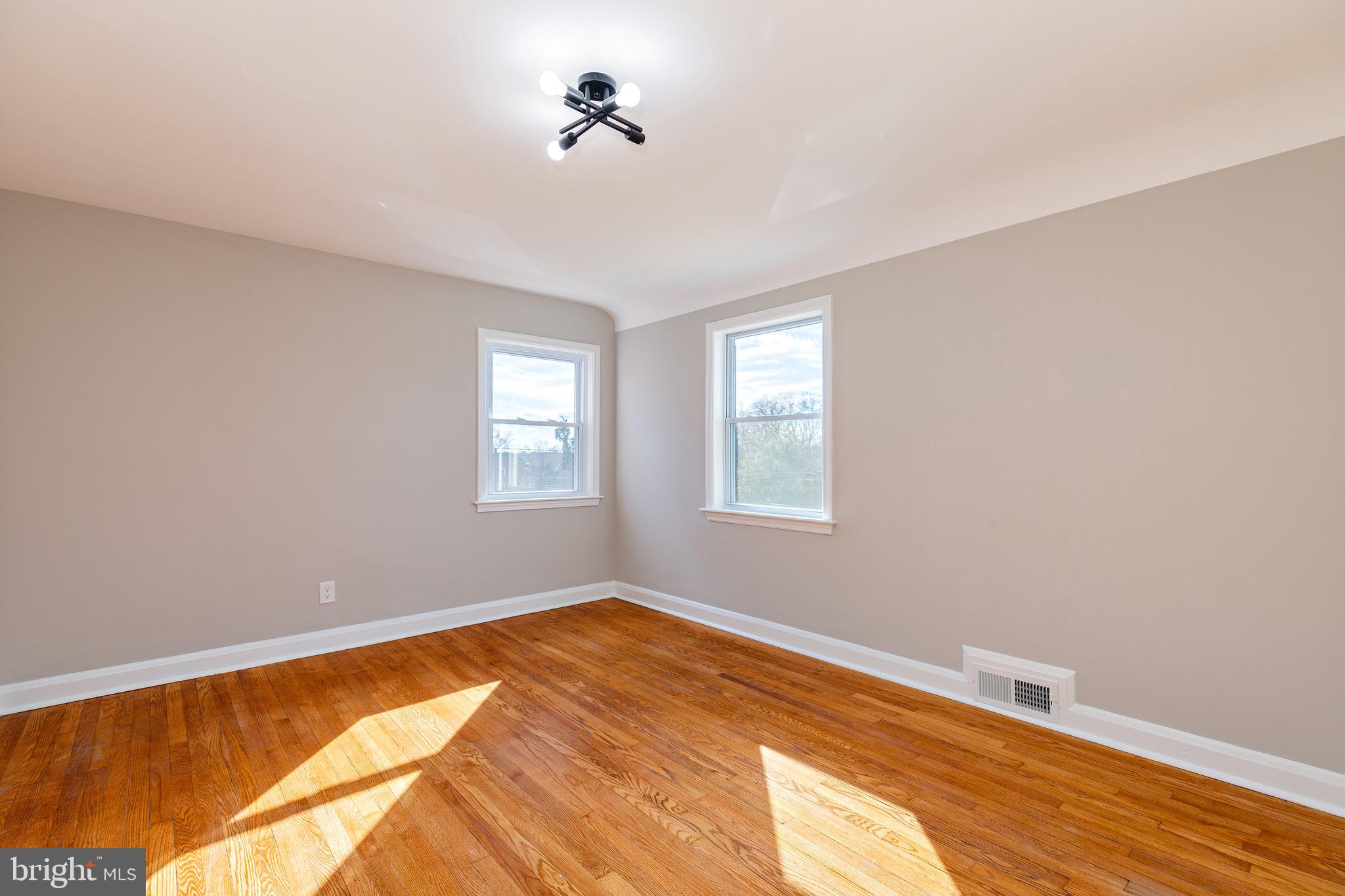 LOCH HILL - Residential