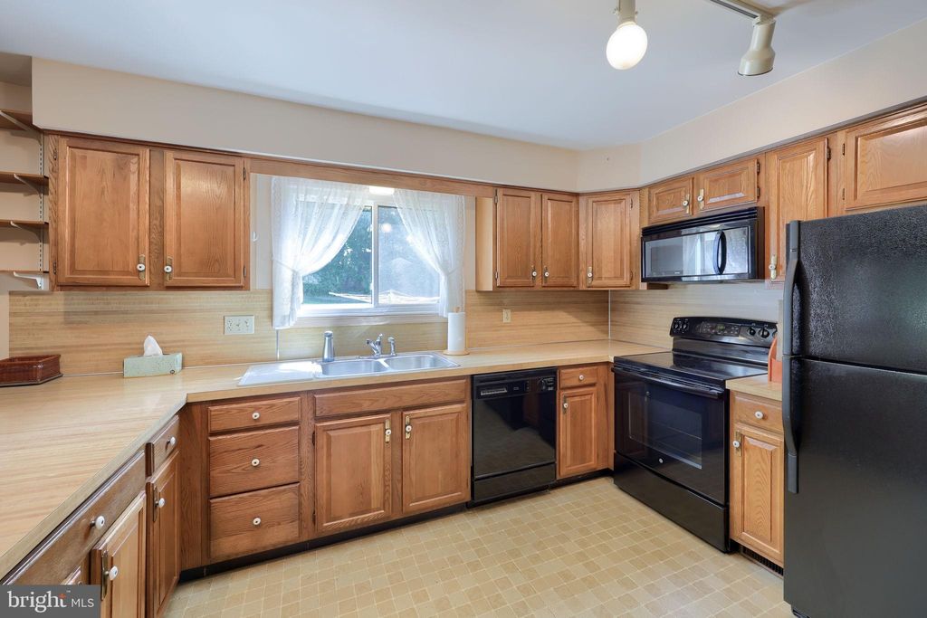 Photo of 1037 Signal Hill Lane, LANCASTER, PA 17601 (MLS # PALA2086062)