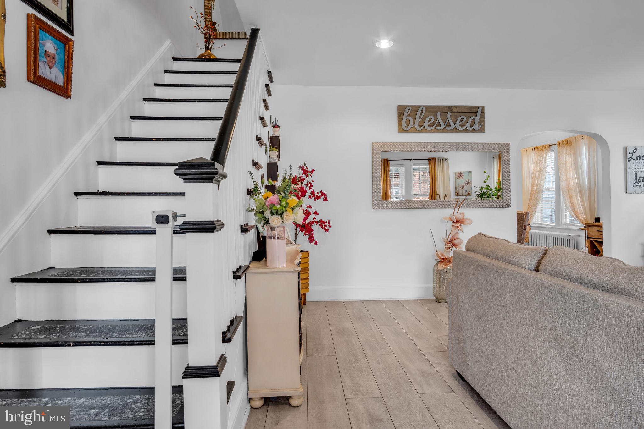 632 S PERSHING AVENUE