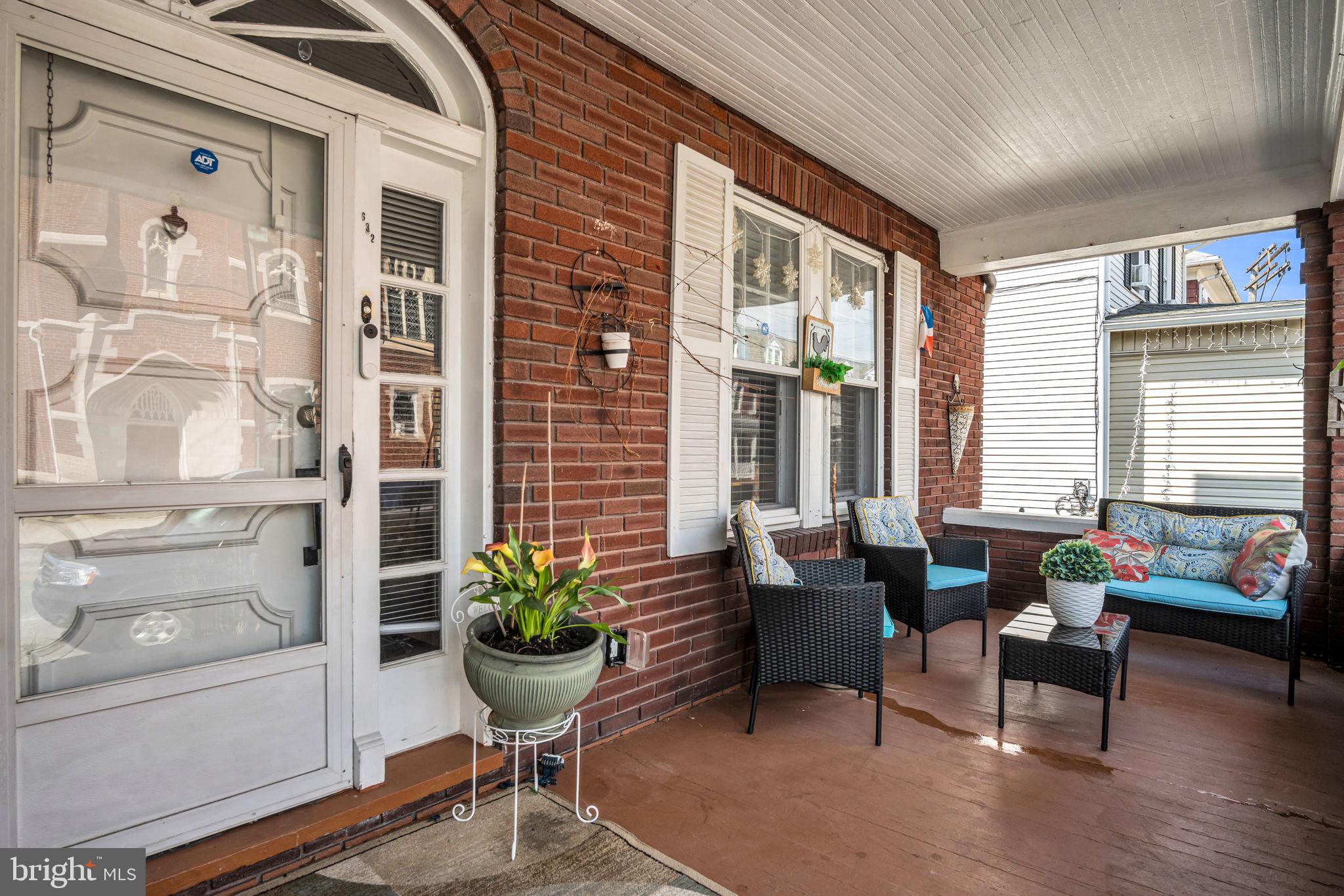 632 S PERSHING AVENUE