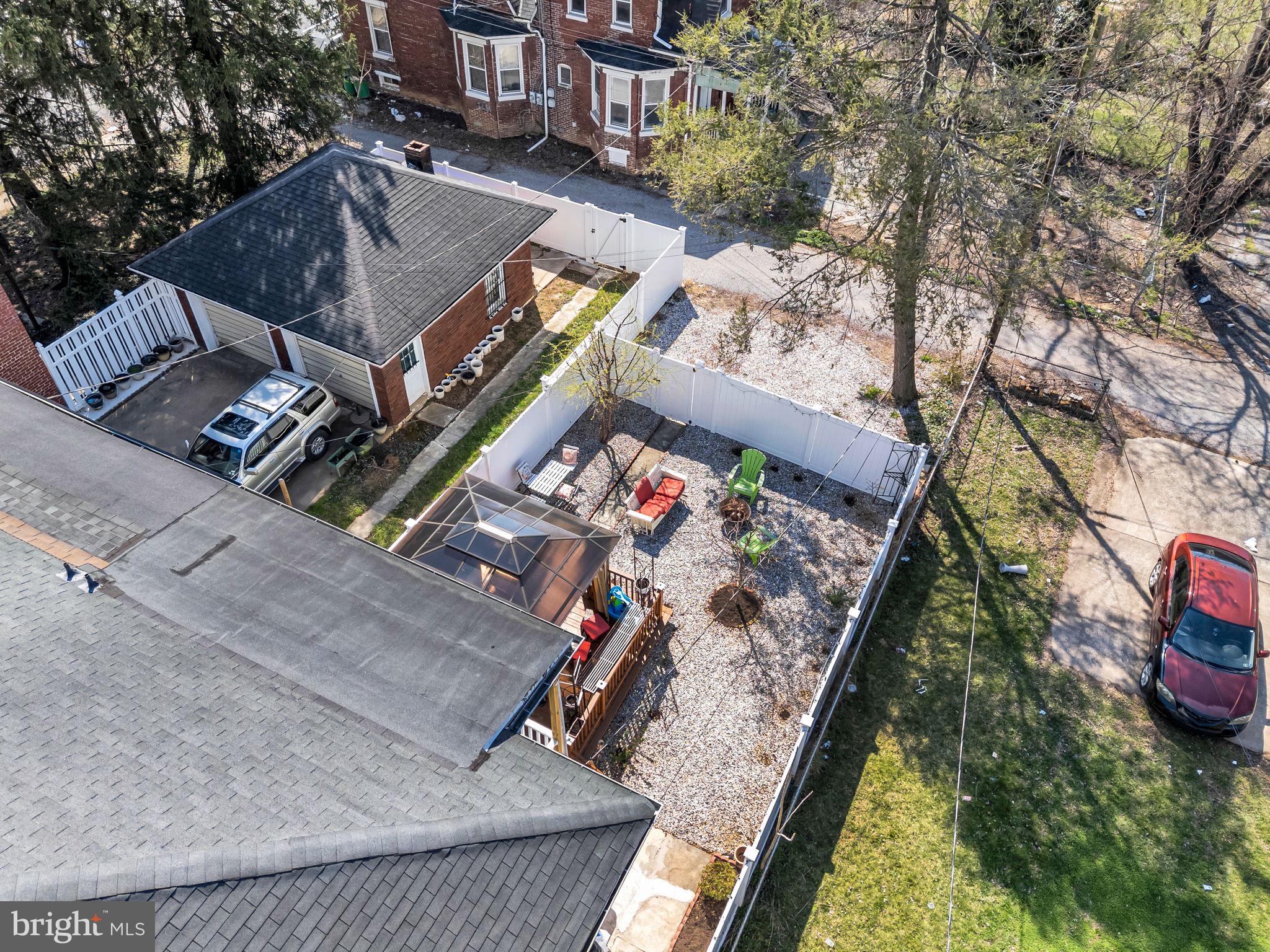 632 S PERSHING AVENUE