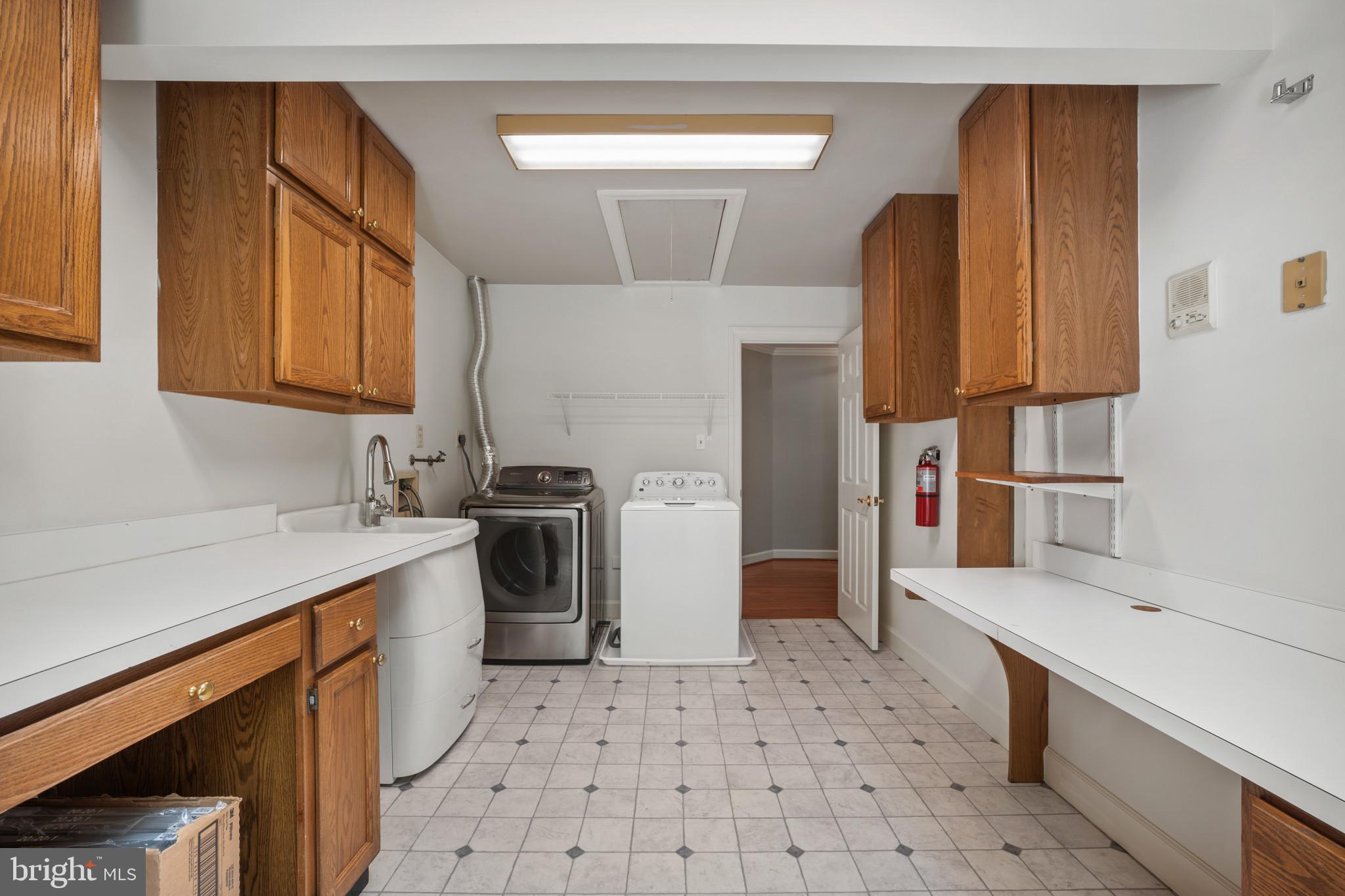 BROWN & HOOFF - Residential