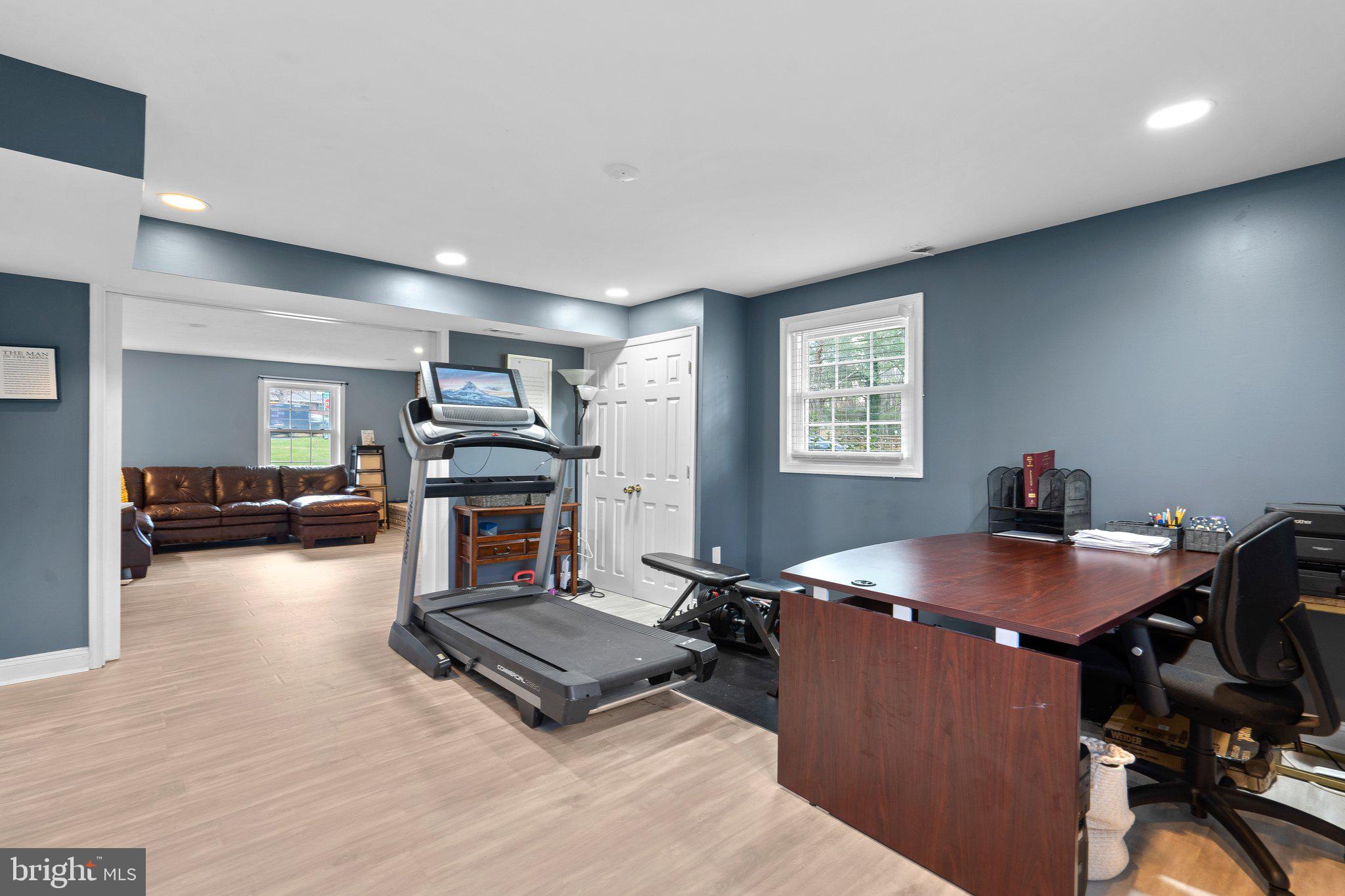 WILLIAMSBURG VILLAGE - Residential