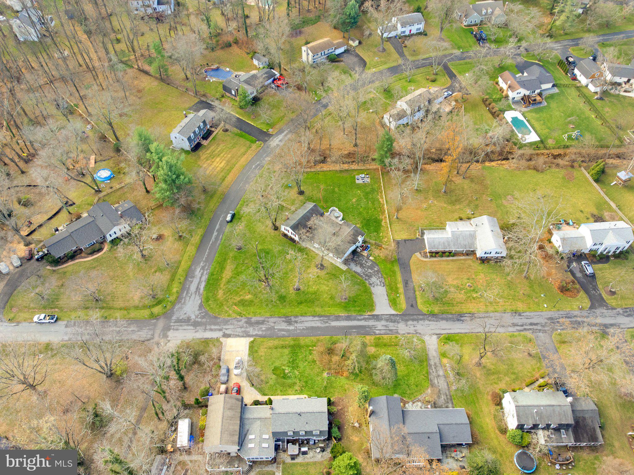 WILLIAMSBURG VILLAGE - Residential