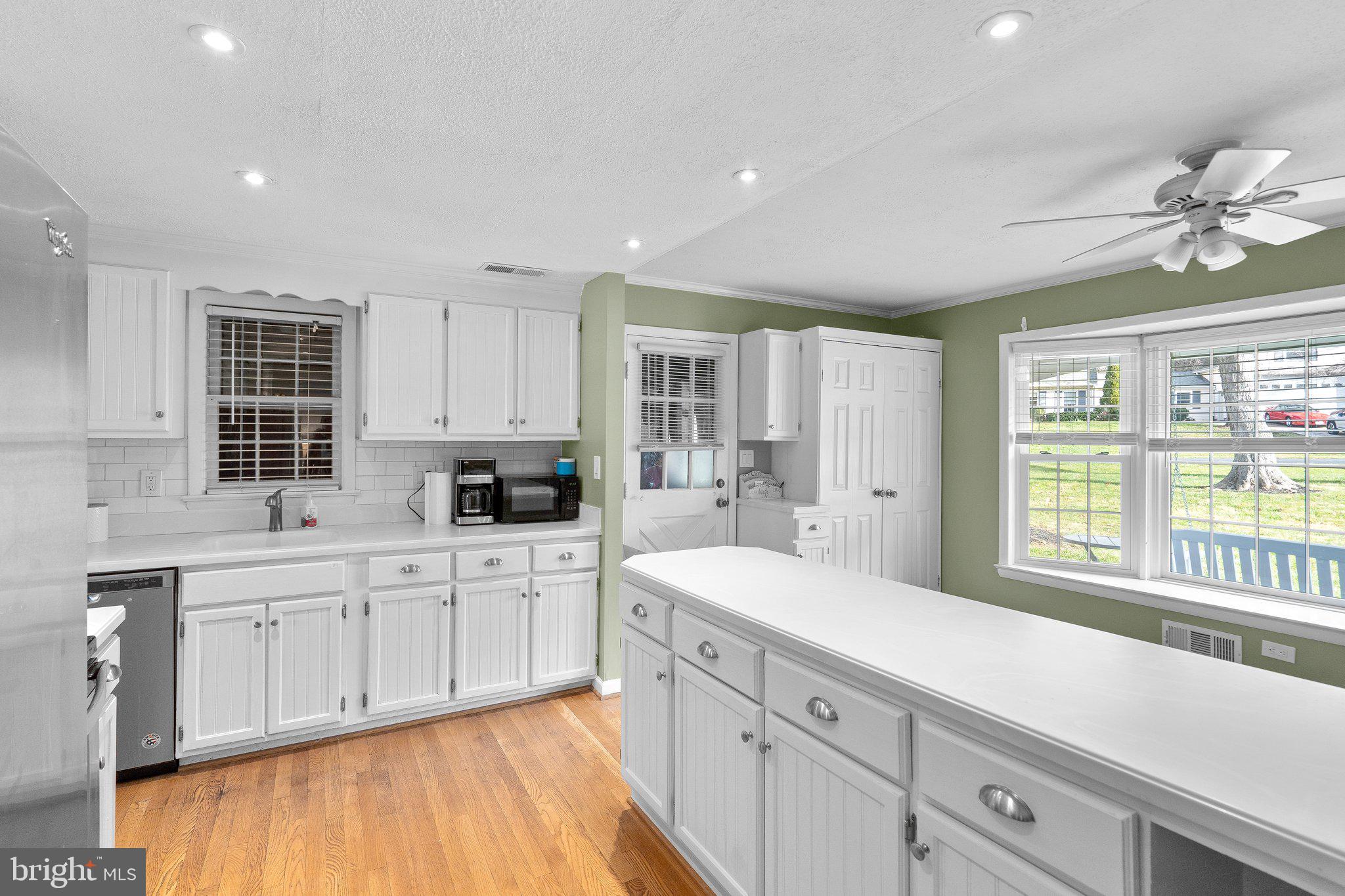 WILLIAMSBURG VILLAGE - Residential