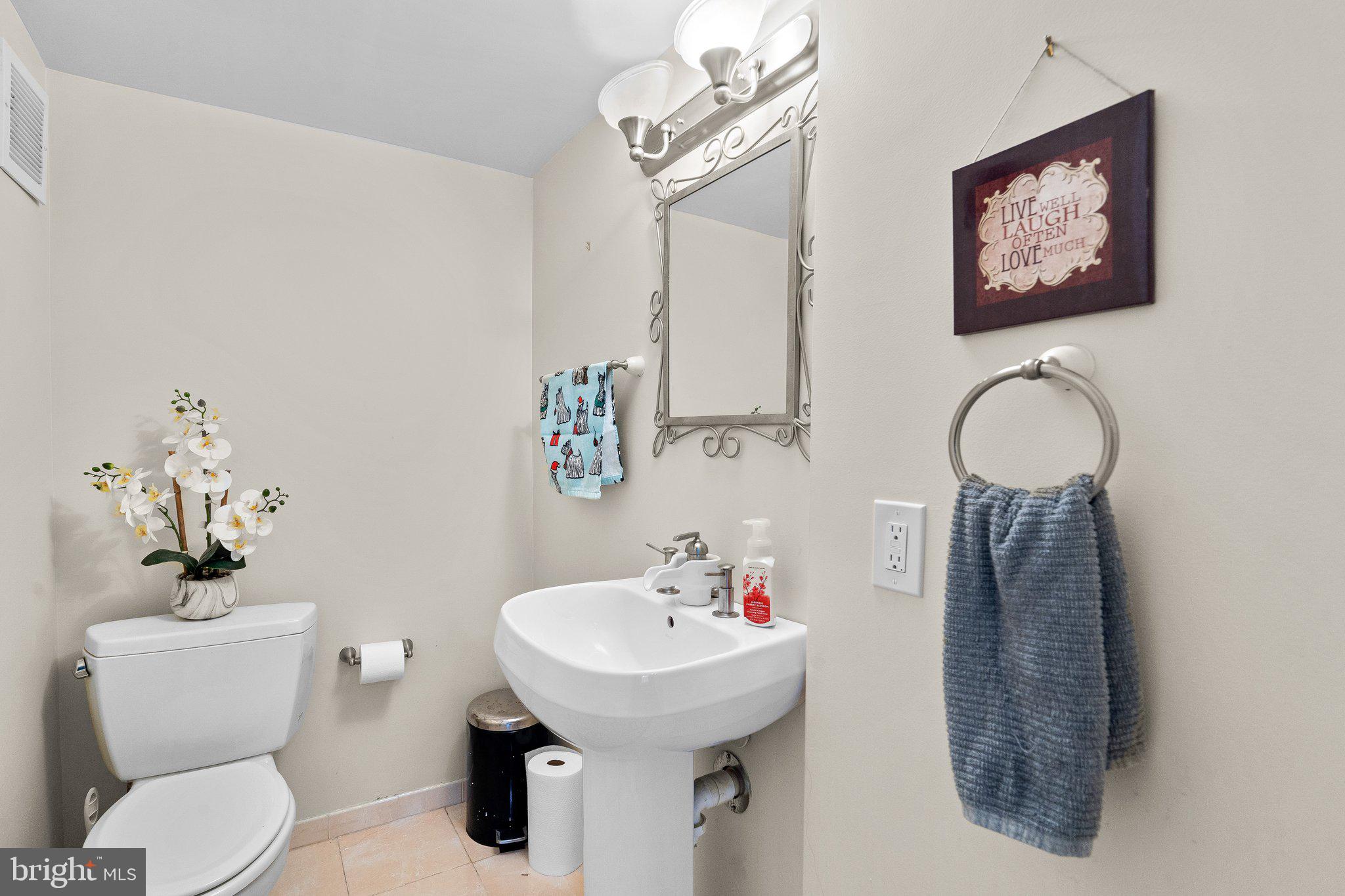 WILLIAMSBURG VILLAGE - Residential