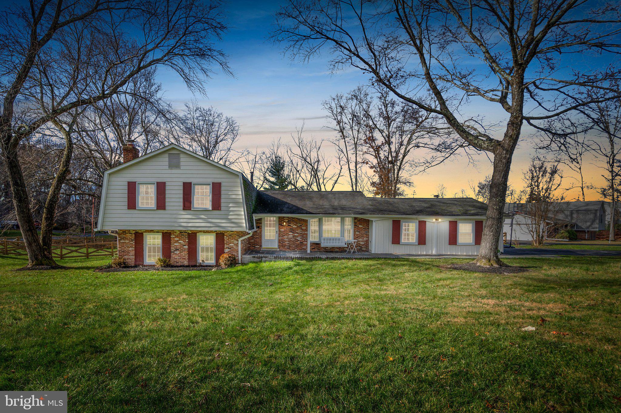 WILLIAMSBURG VILLAGE - Residential