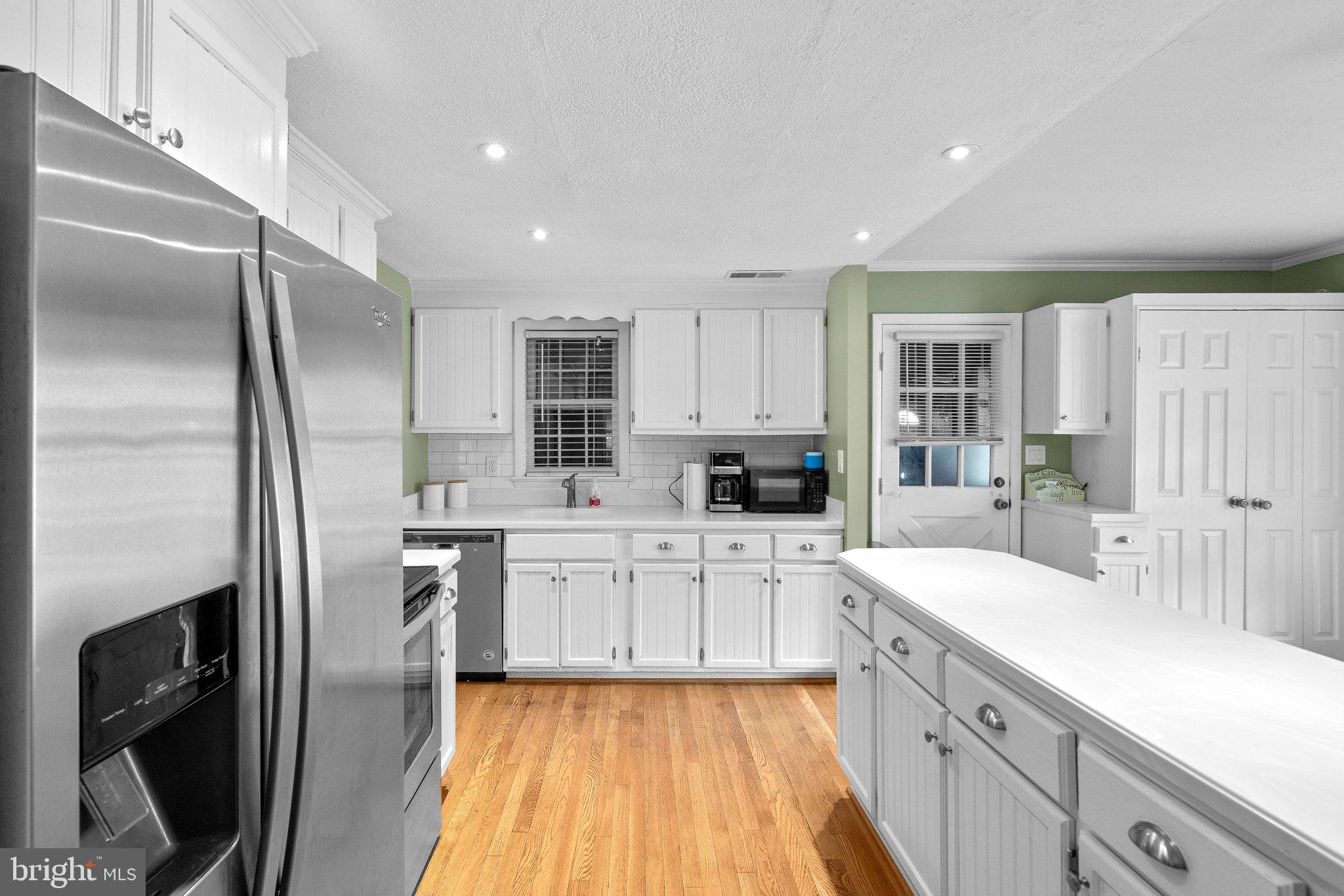 WILLIAMSBURG VILLAGE - Residential