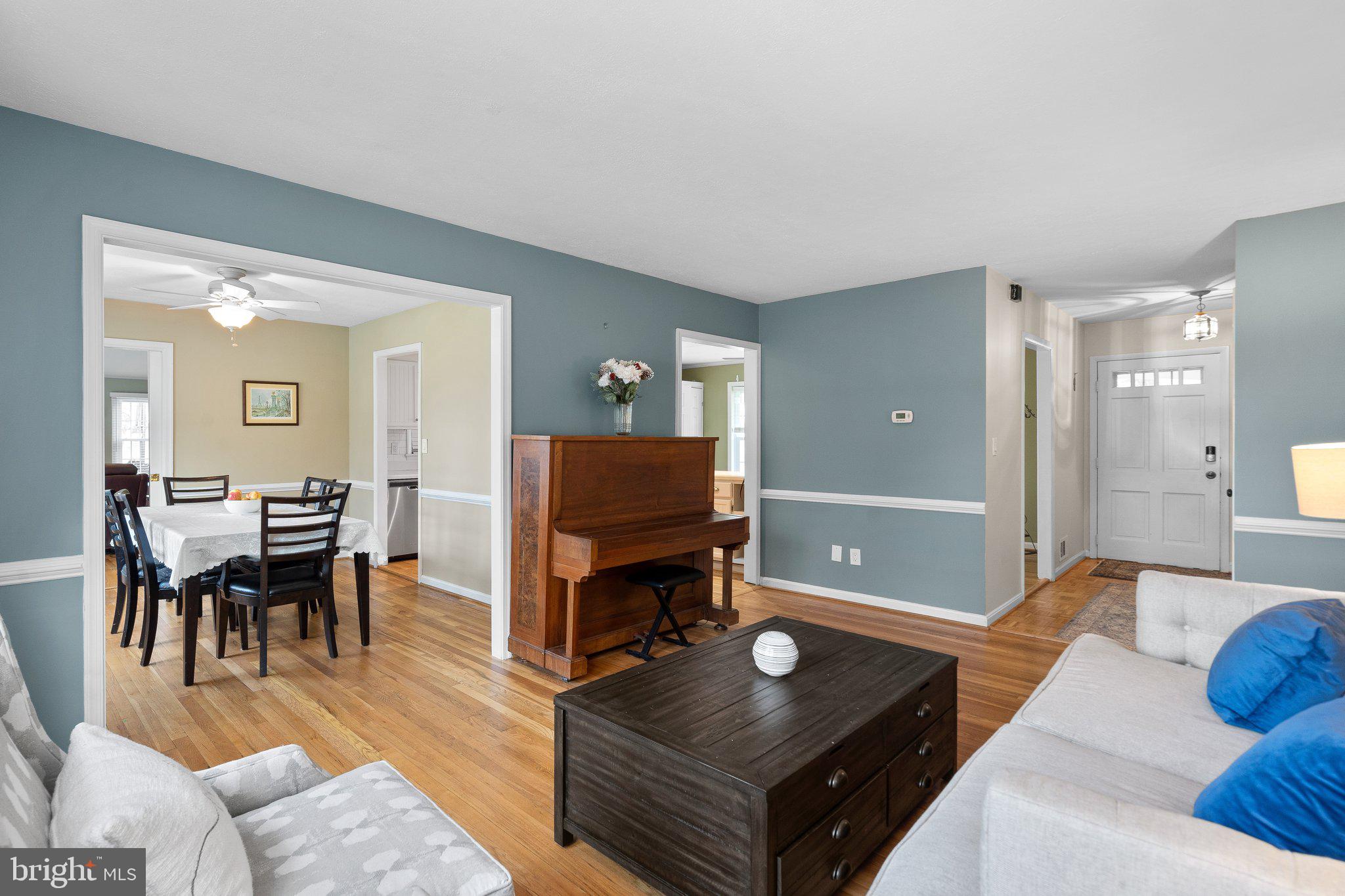 WILLIAMSBURG VILLAGE - Residential