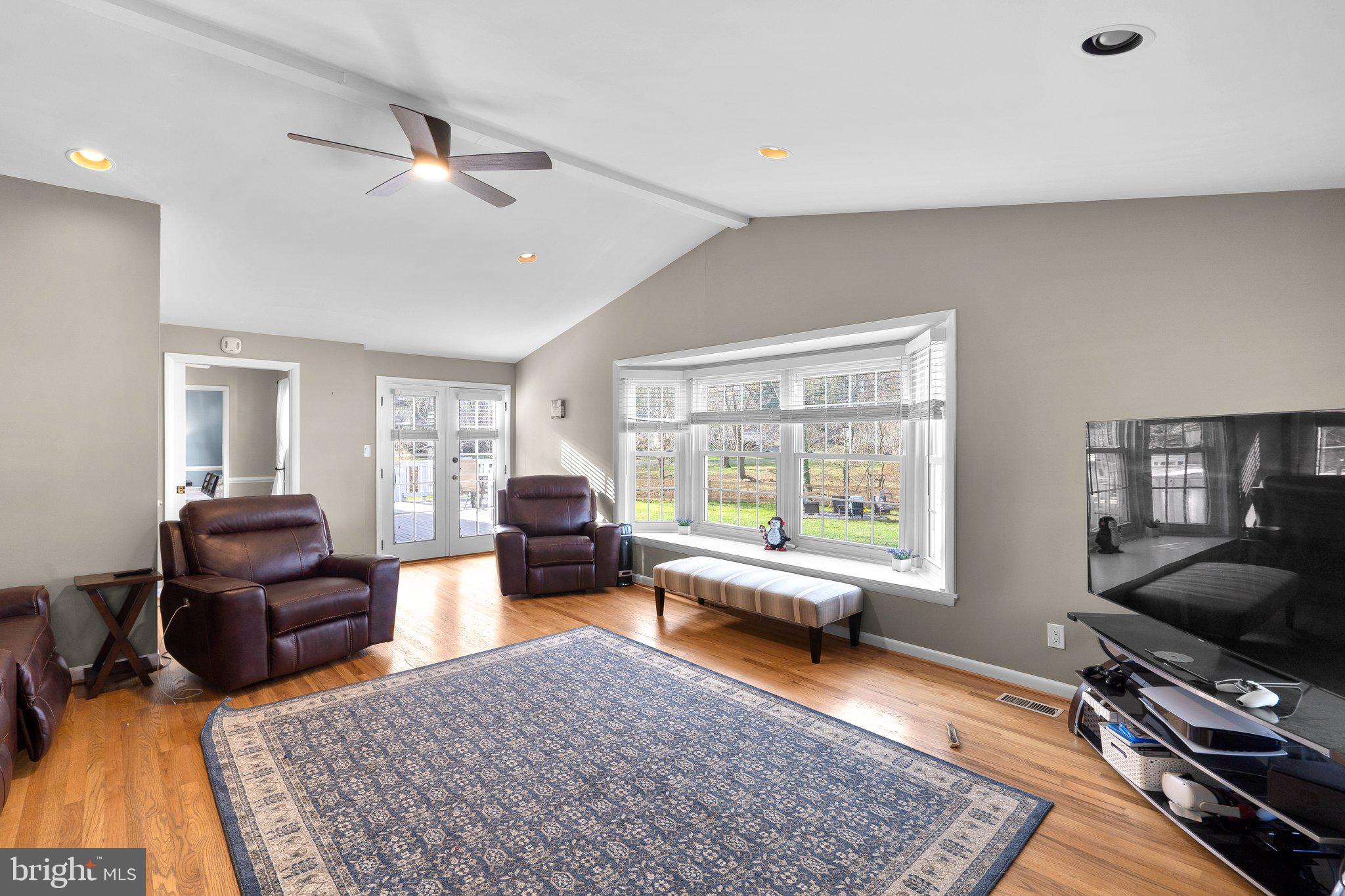 WILLIAMSBURG VILLAGE - Residential